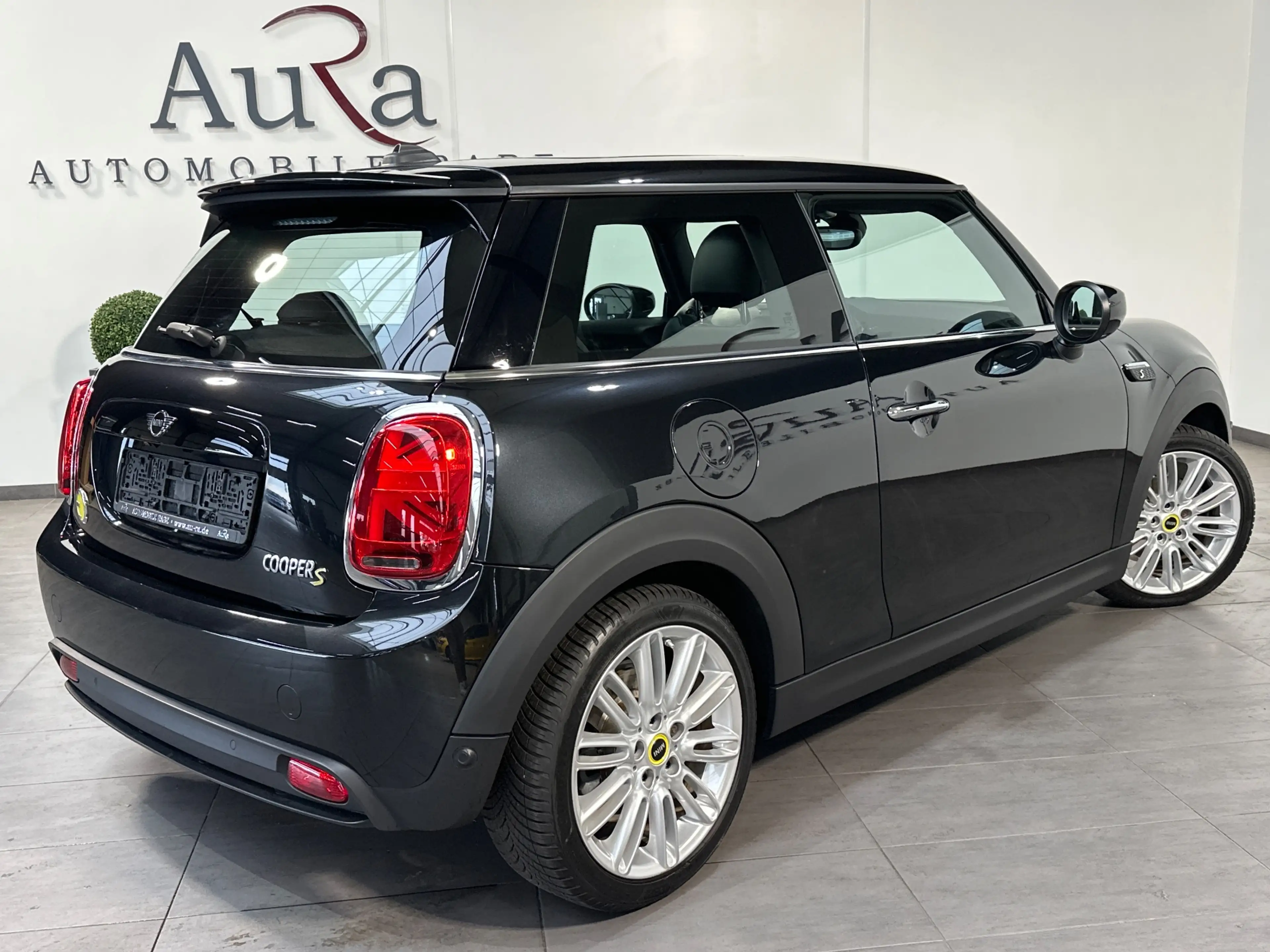 MINI Cooper SE Classic Trim NAV+LED+PANO+HUD+KAM+SHZ+KEYLESS — photo 4
