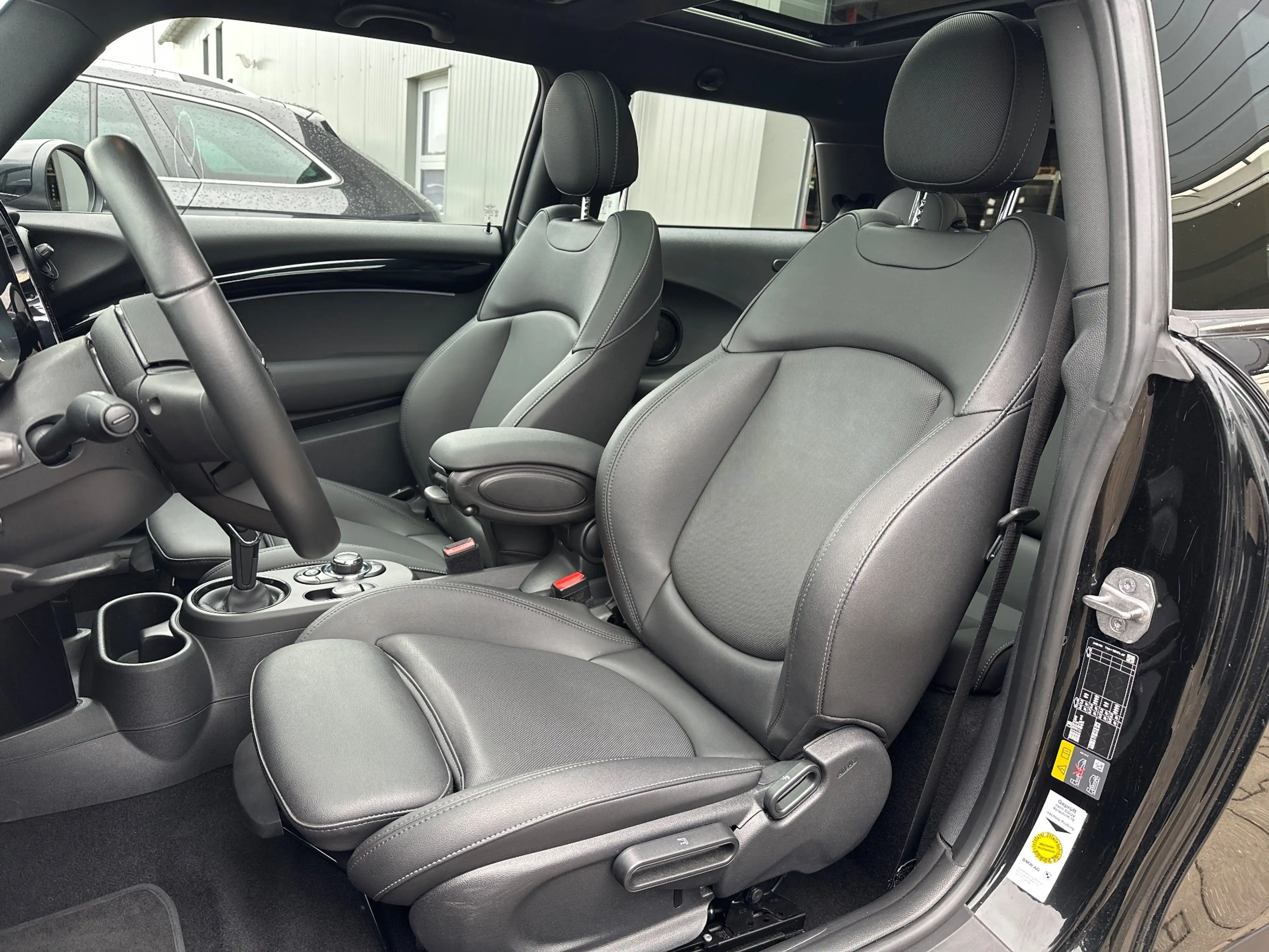 MINI Cooper SE Classic Trim NAV+LED+PANO+HUD+KAM+SHZ+KEYLESS — photo 11