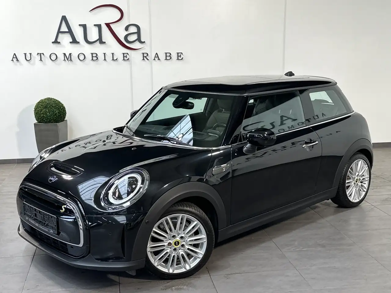 MINI Cooper Classic Trim NAV+LED+PANO+HUD+KAM+SHZ+KEYLESS, миниатюра 2