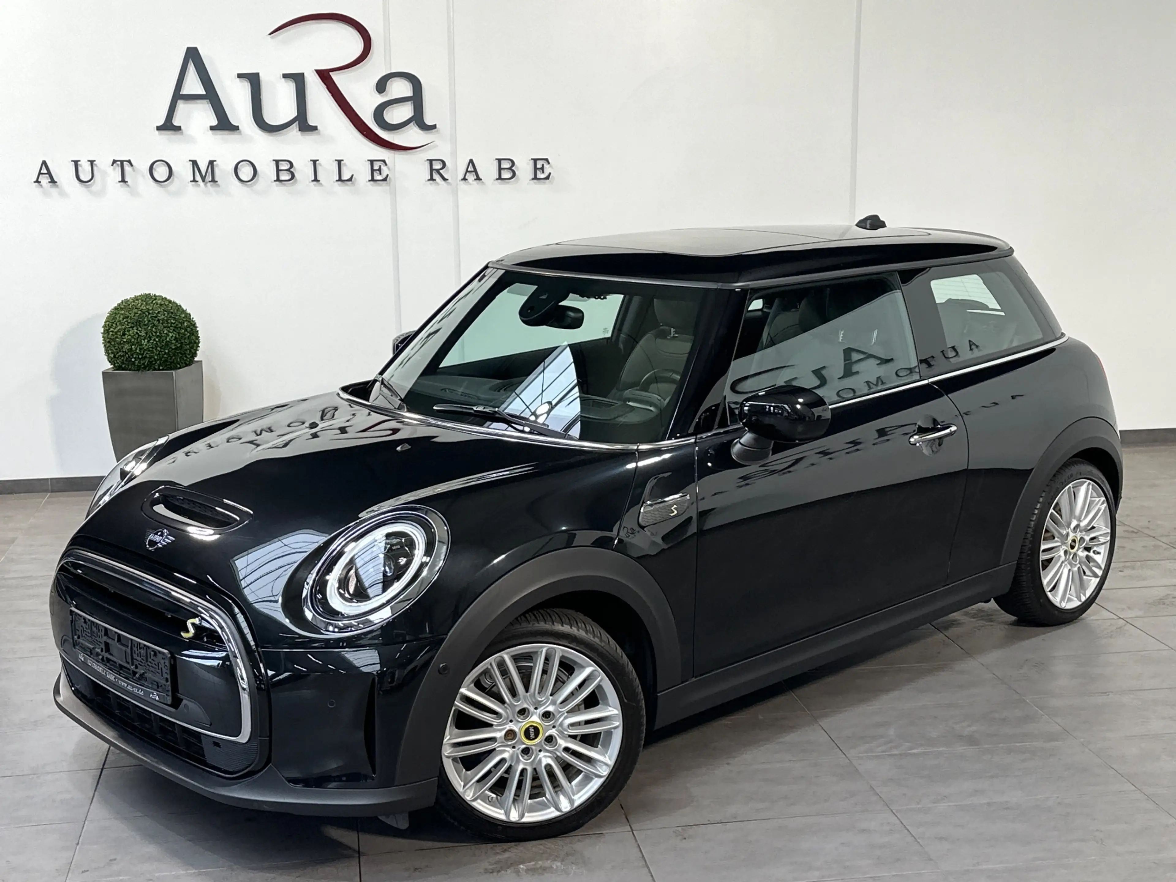 MINI Cooper SE Classic Trim NAV+LED+PANO+HUD+KAM+SHZ+KEYLESS — photo 2