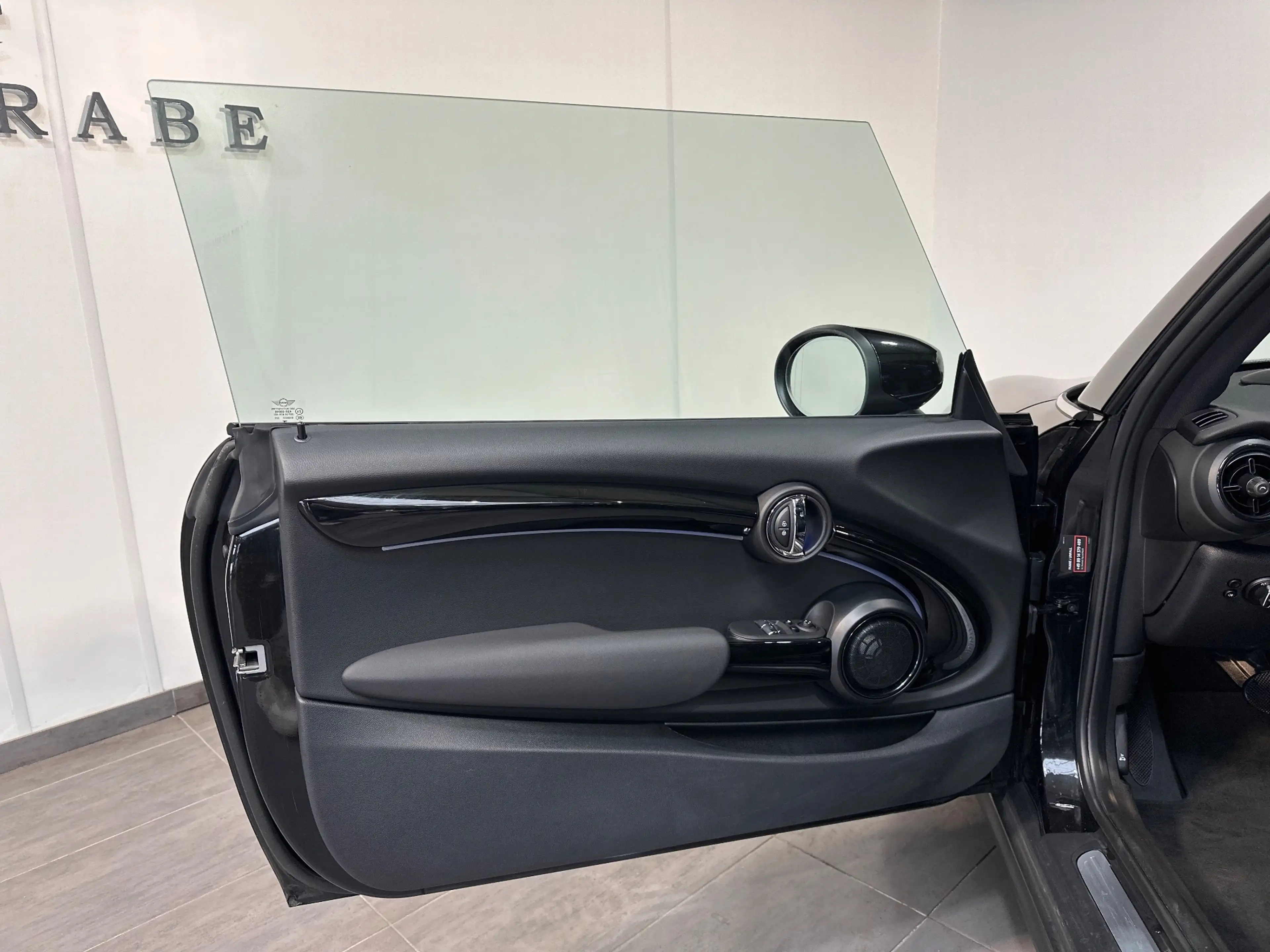 MINI Cooper SE Classic Trim NAV+LED+PANO+HUD+KAM+SHZ+KEYLESS — photo 6