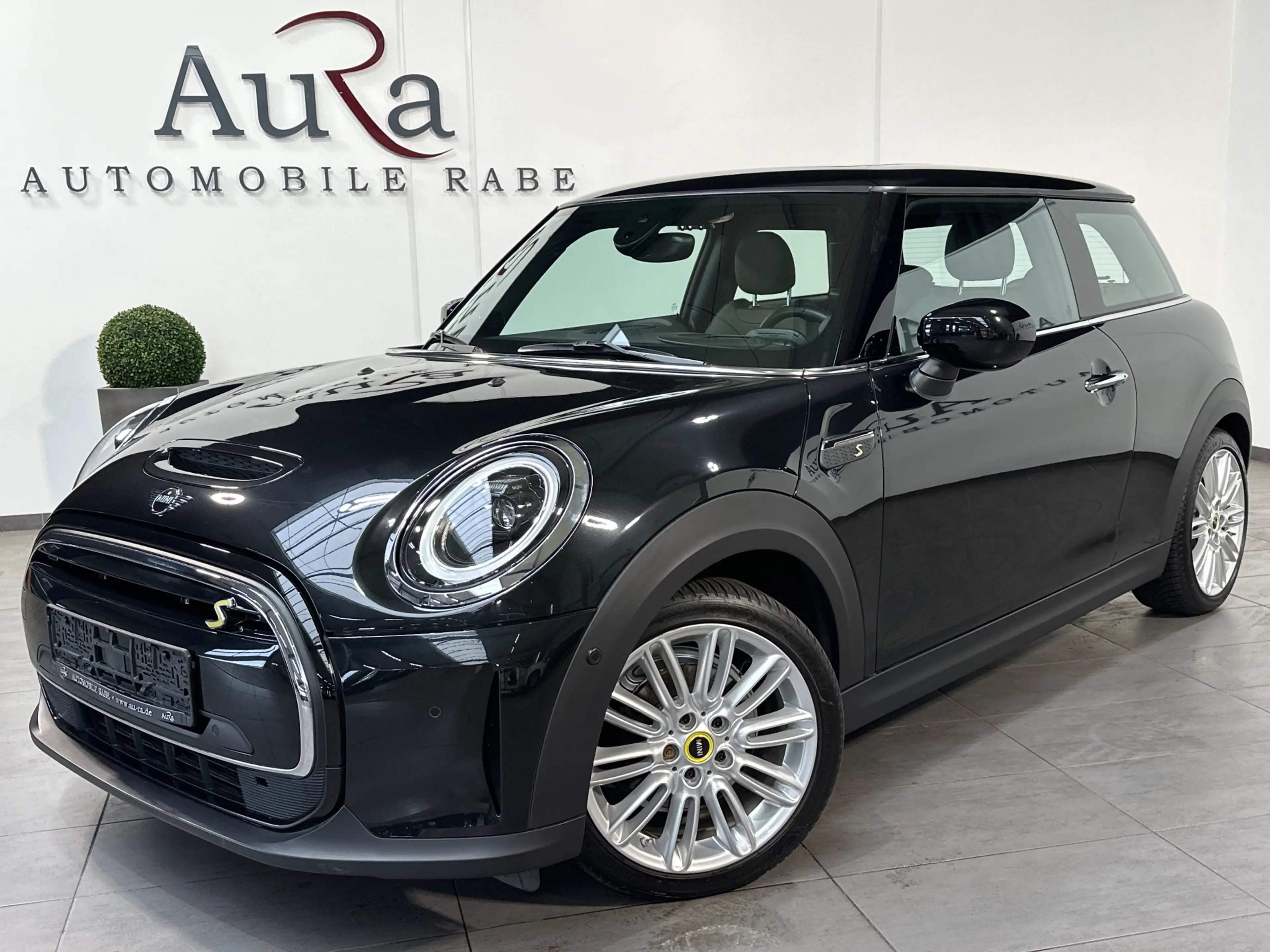 MINI Cooper SE Classic Trim NAV+LED+PANO+HUD+KAM+SHZ+KEYLESS