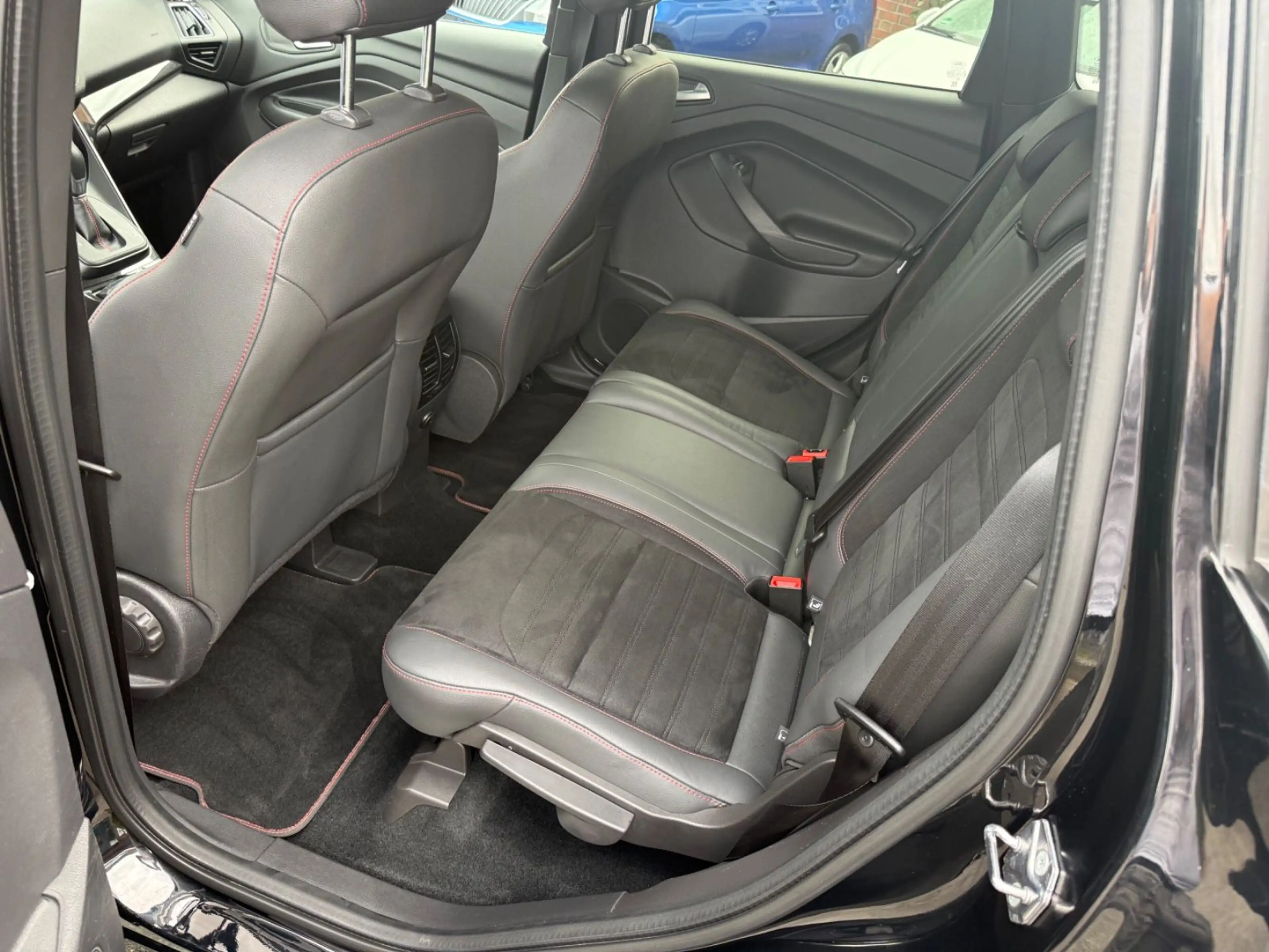Ford Kuga ST-Line/4x4/KAMERA/PANO/AHK/NAVI/LED/ALCANT — photo 13