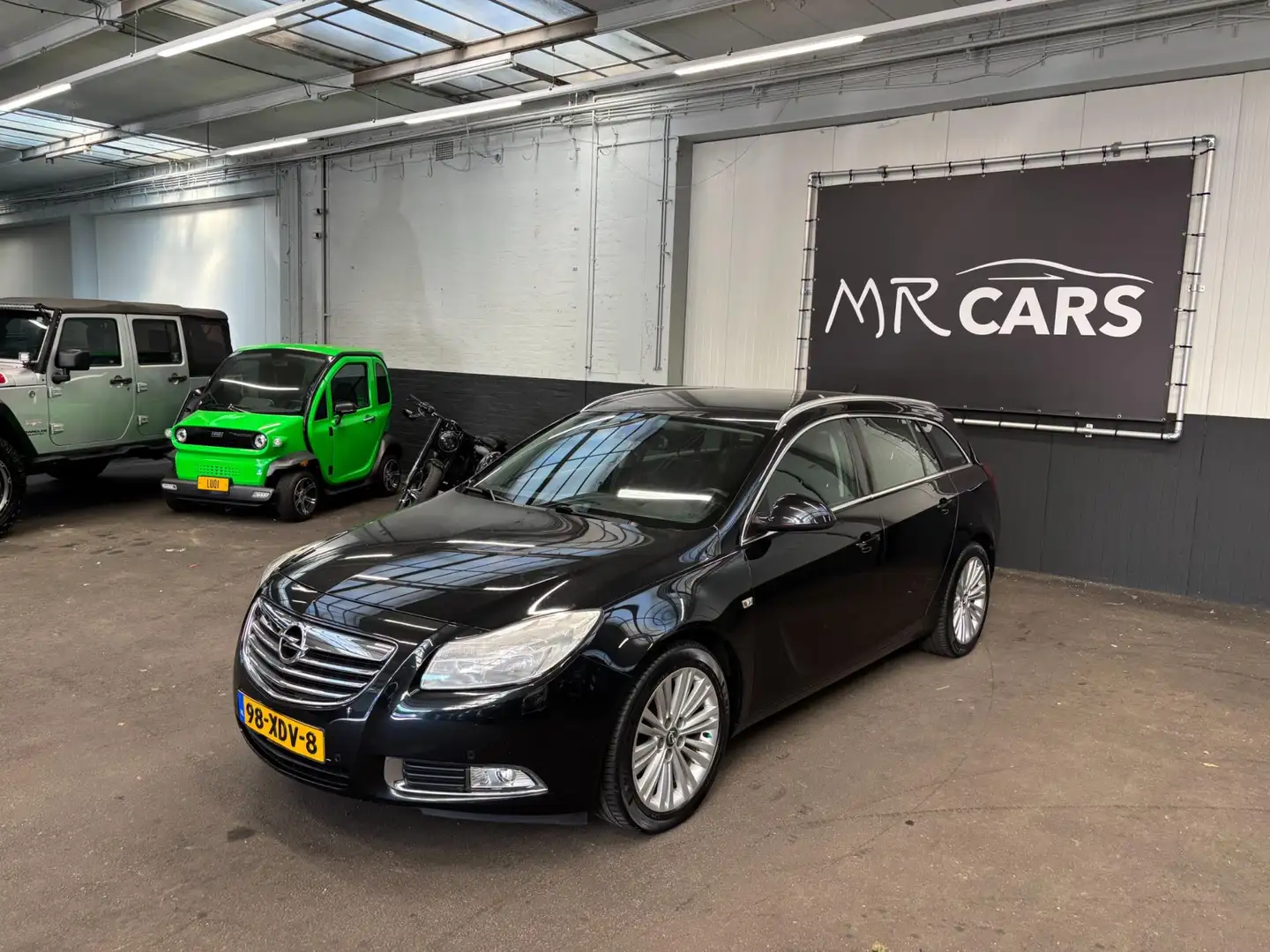 Opel Insignia Sports Tourer 1.4 Turbo EcoFLEX Business Edition Zwart - 2