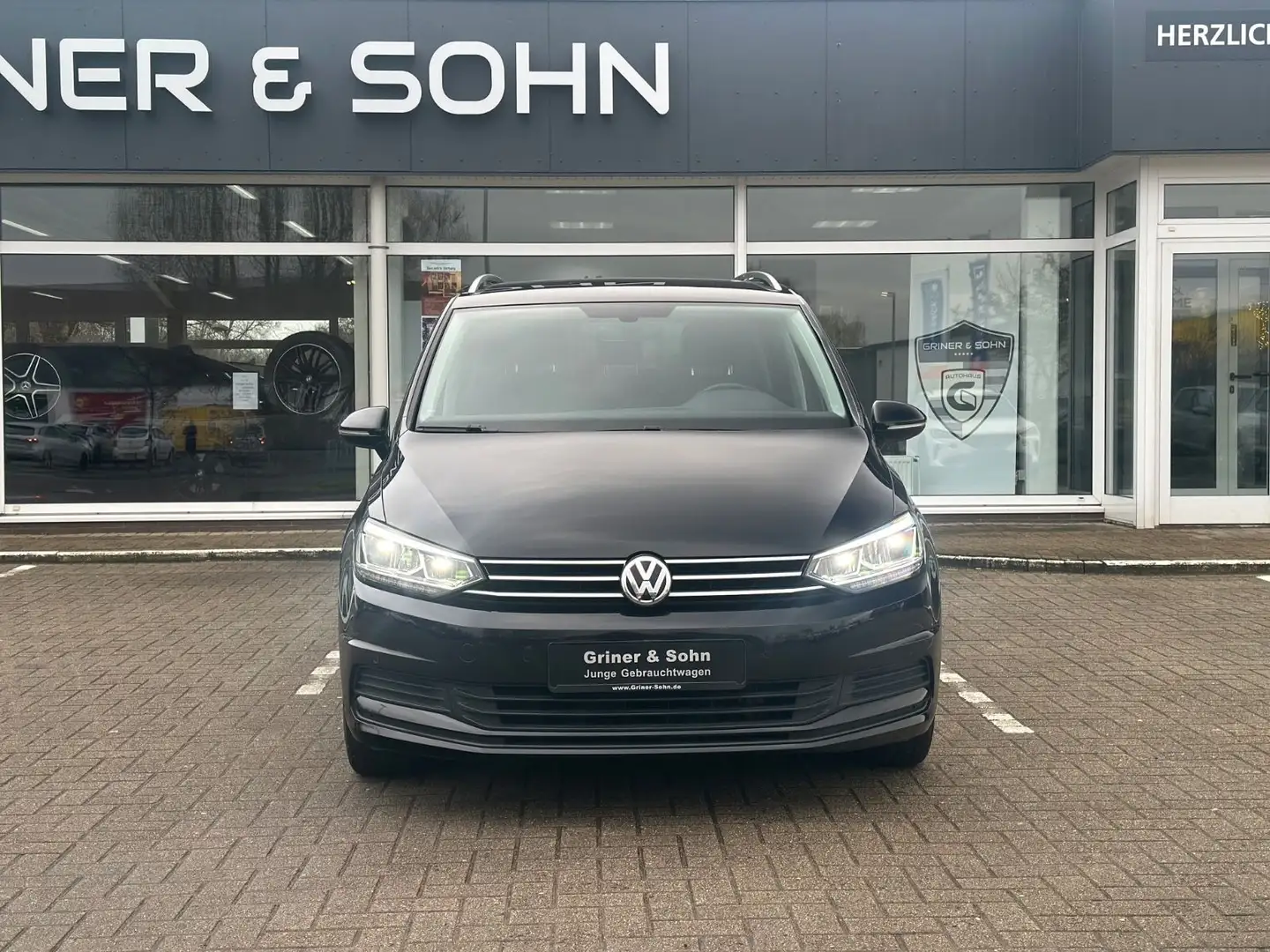 Volkswagen Touran 1.5 TSI DSG,7-Sitzer,AHK,LED,ACC,R-Kamera Schwarz - 2