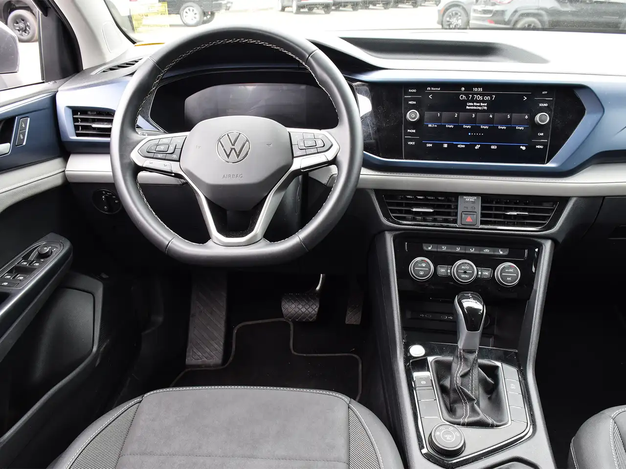 Volkswagen Taos снимка Volkswagen Taos