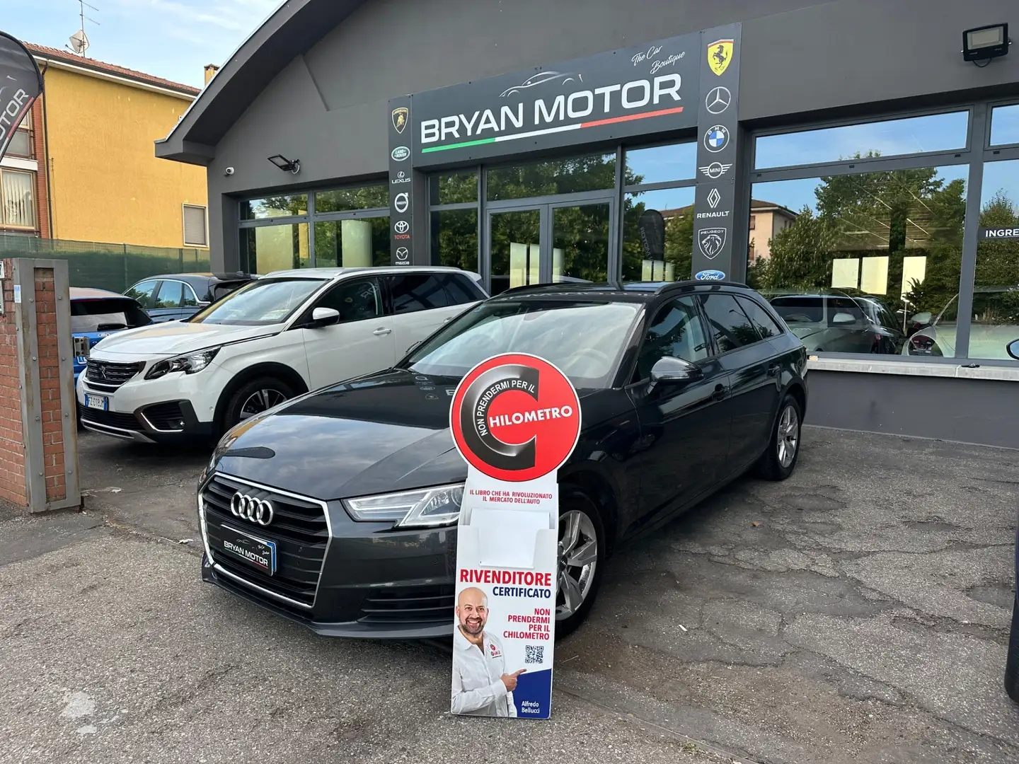 Audi A4 Avant 2.0 TDI 150 CV ultra S tronic Grigio - 1