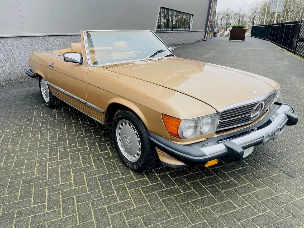 Mercedes-Benz SL 560 W107, foto 5