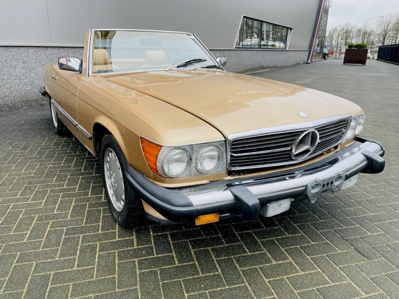 Mercedes-Benz SL 560 W107, foto 4