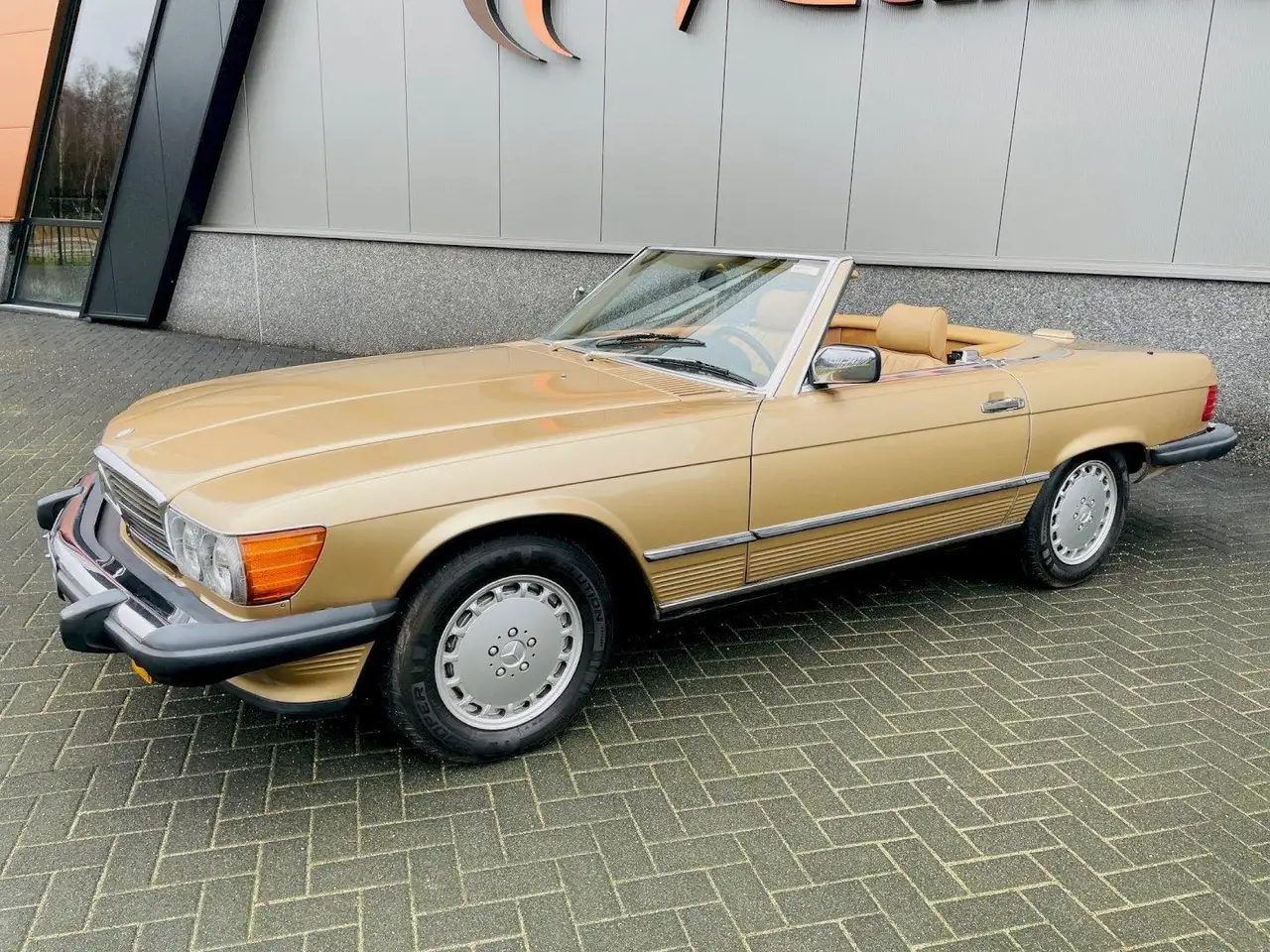 Mercedes-Benz SL 560 W107, foto 3
