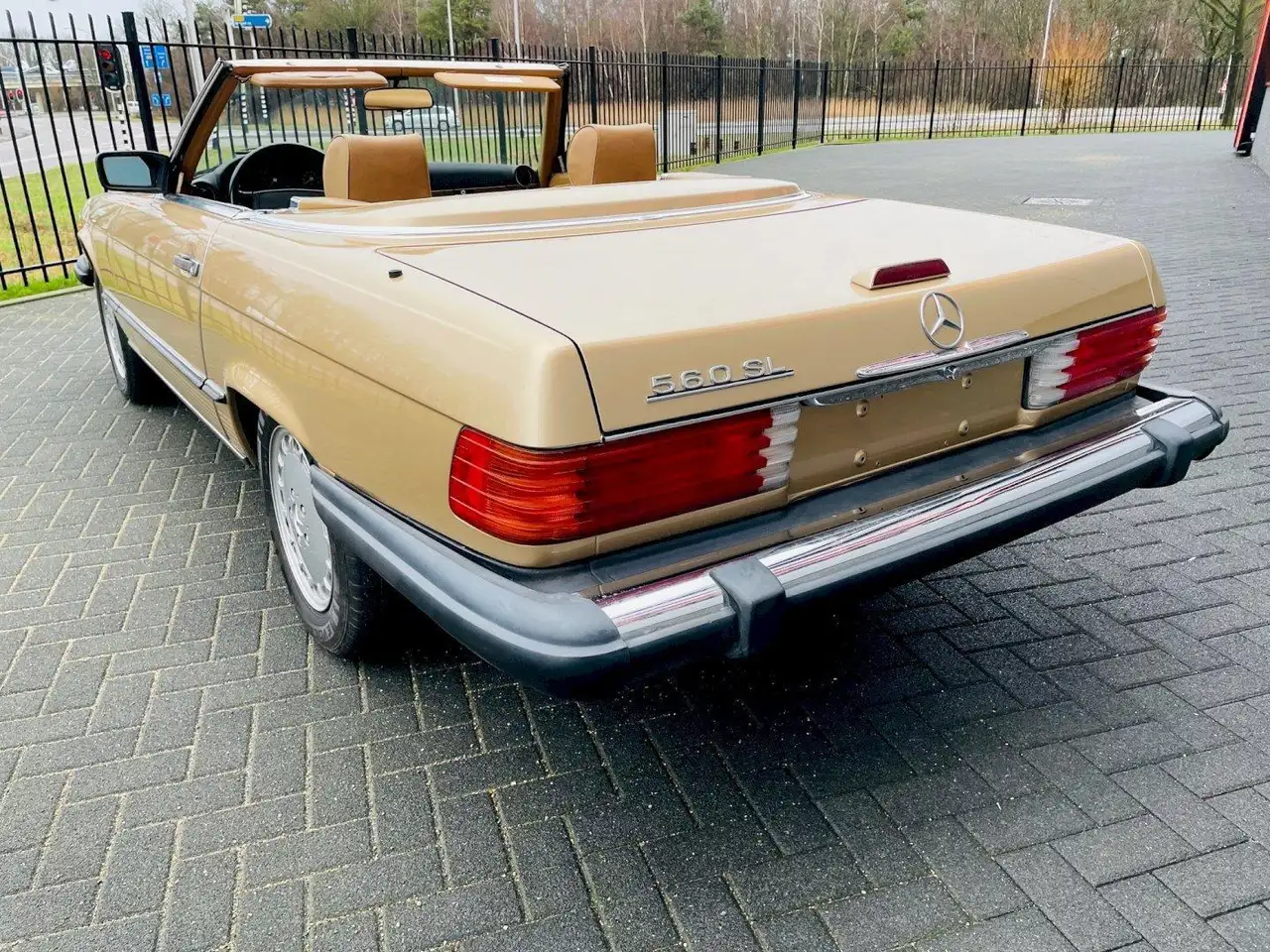 Mercedes-Benz SL 560 W107, foto 11