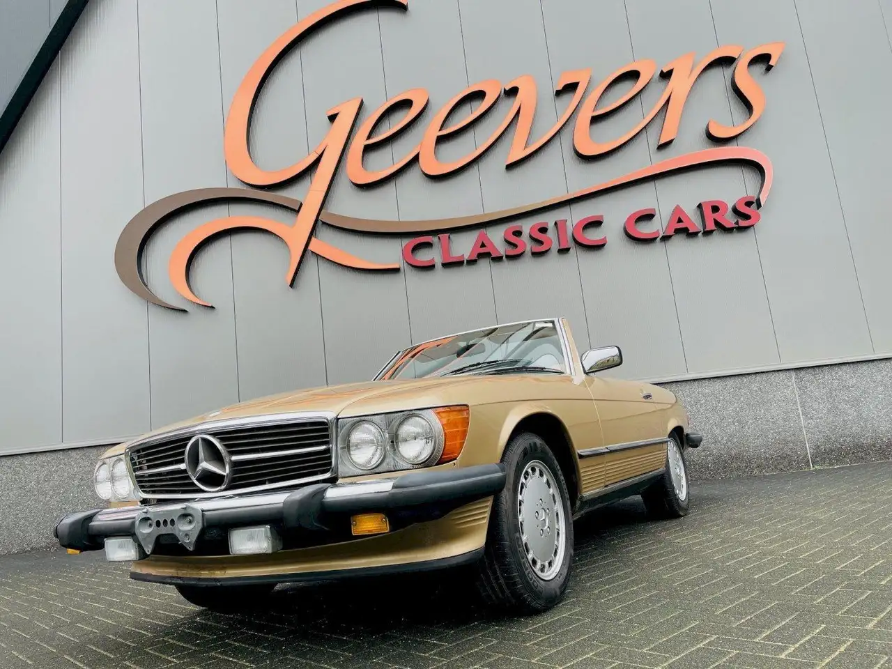 Mercedes-Benz SL-Class SL 560 1988