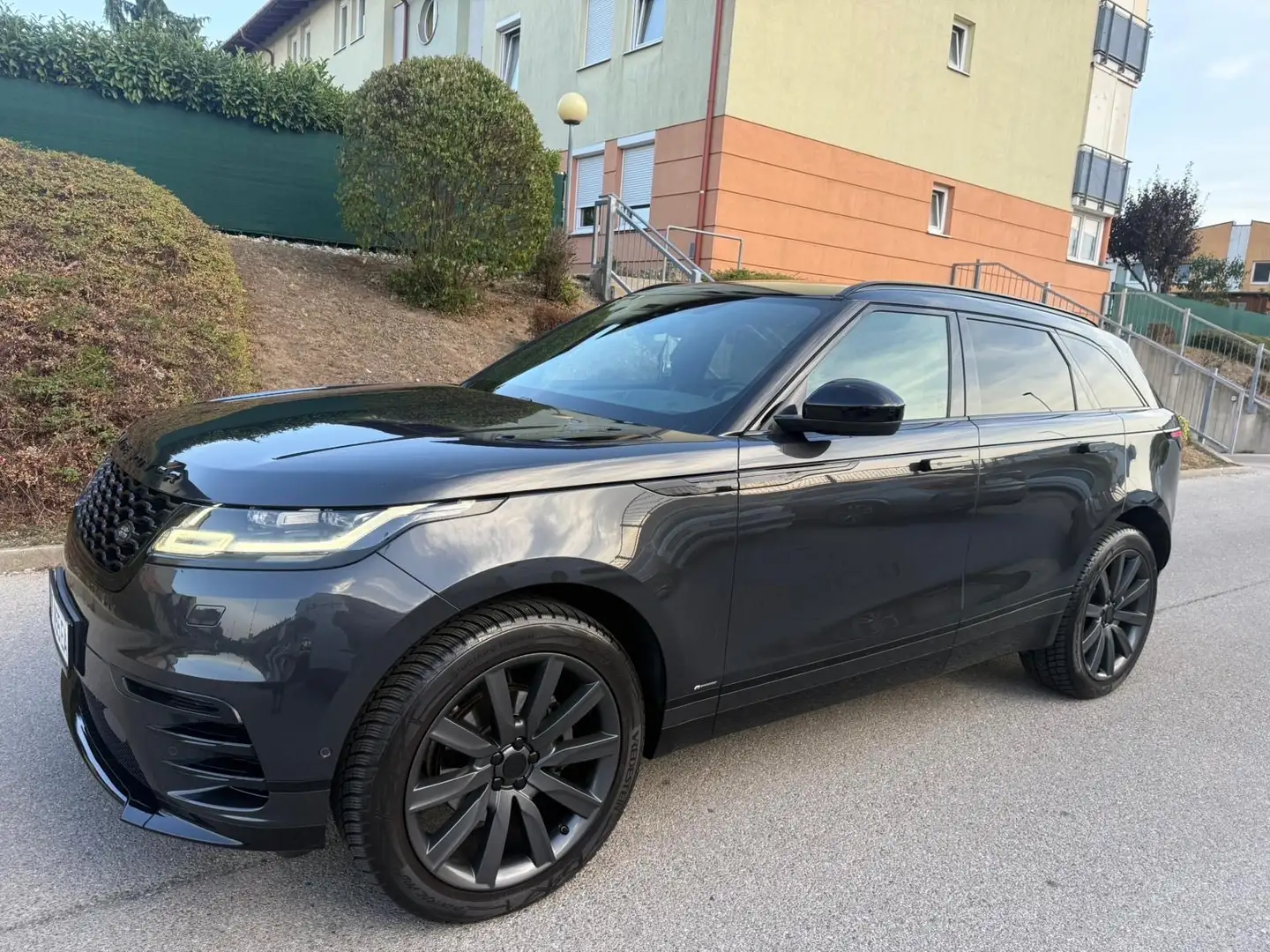 Land Rover Range Rover Velar D240 Allrad R-Dynamic Aut. - 1