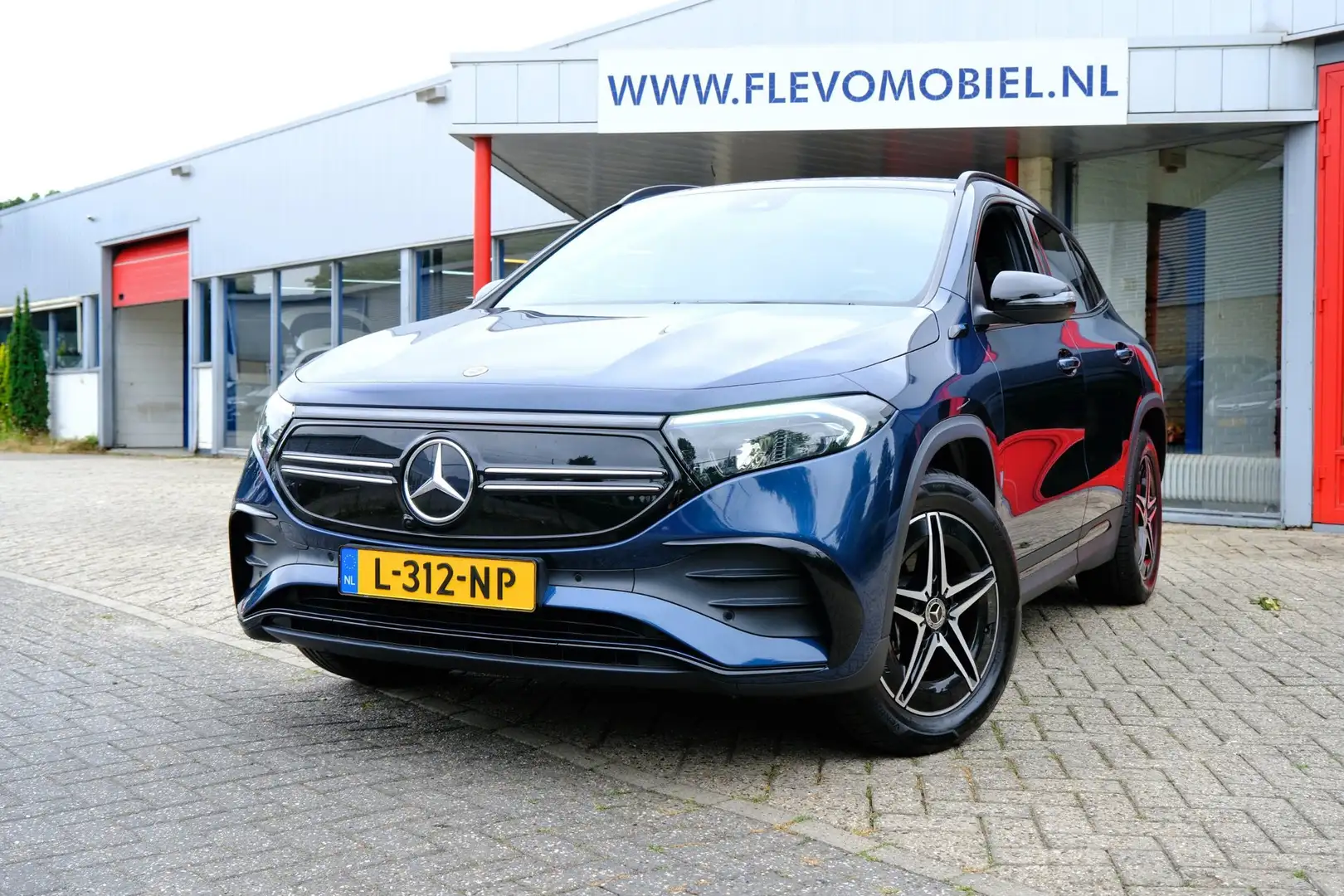 MERCEDES-BENZ Eqa