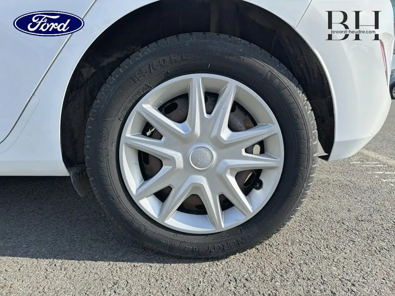 Ford Fiesta 5 portes — photo 13