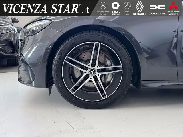 Mercedes-Benz E-Class view 3