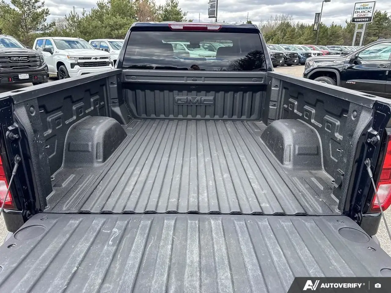 GMC Sierra 1500 снимка GMC Sierra 1500