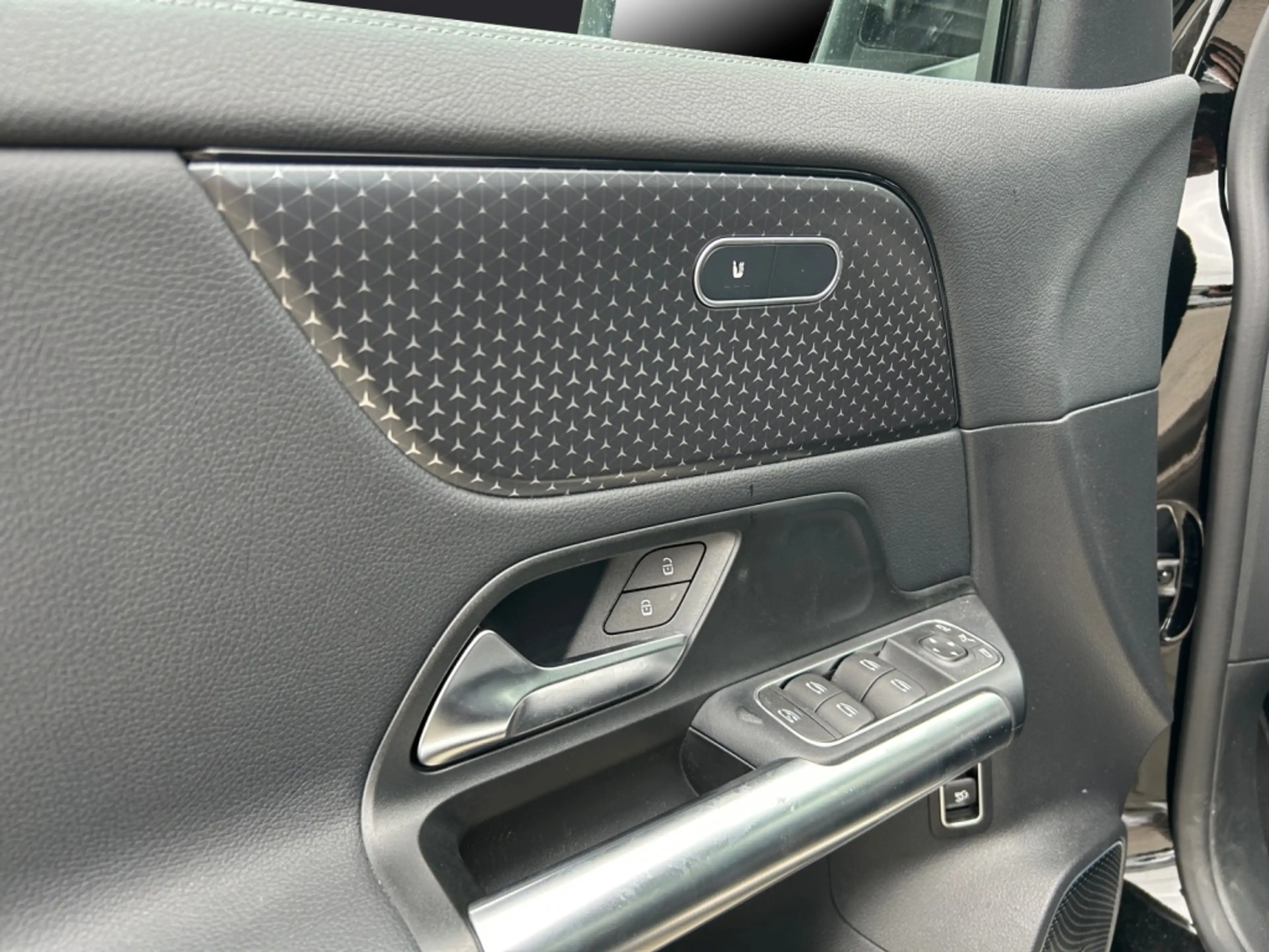 Mercedes-Benz GLA 200 d Progressive*Panoramadach — photo 9