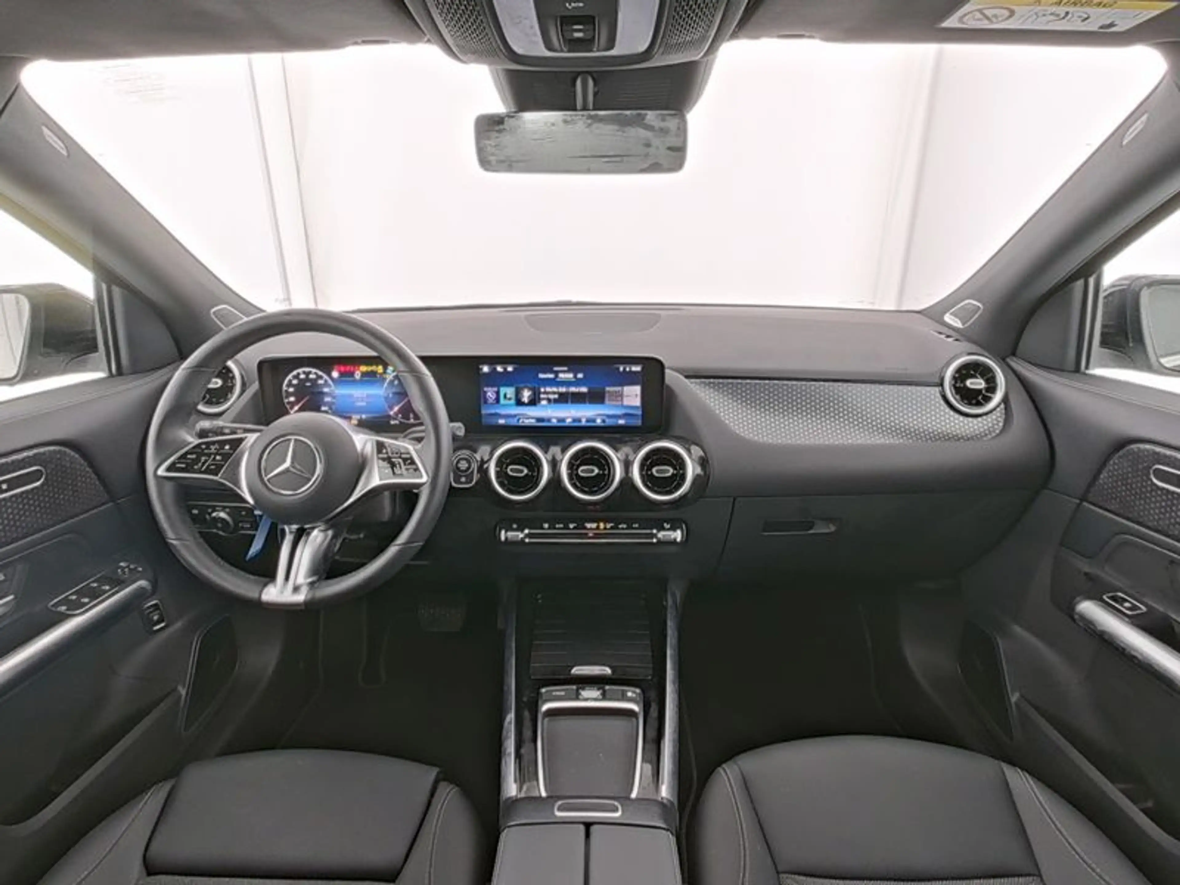 Mercedes-Benz GLA 200 d Progressive*Panoramadach — photo 6