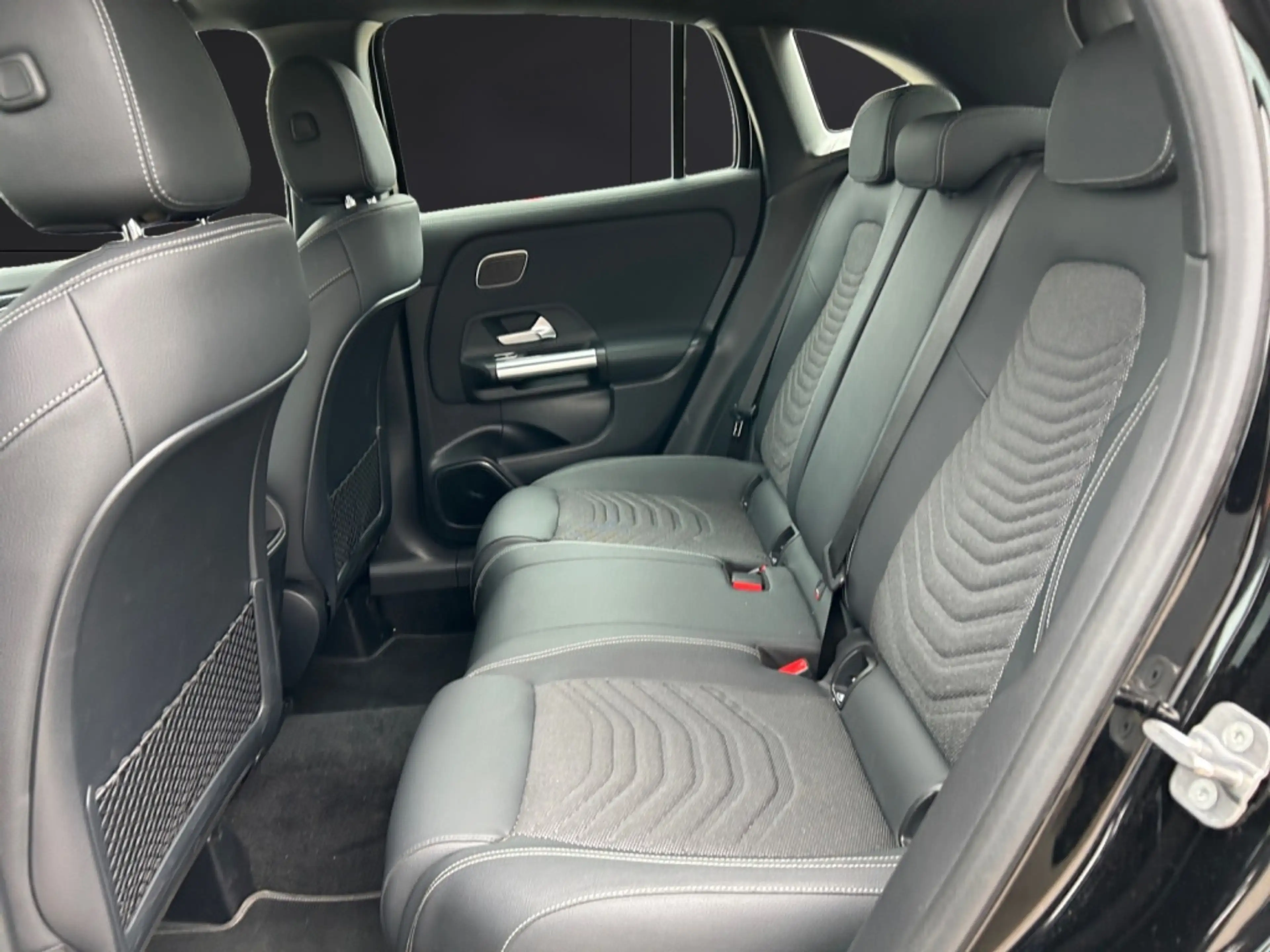 Mercedes-Benz GLA 200 d Progressive*Panoramadach — photo 13