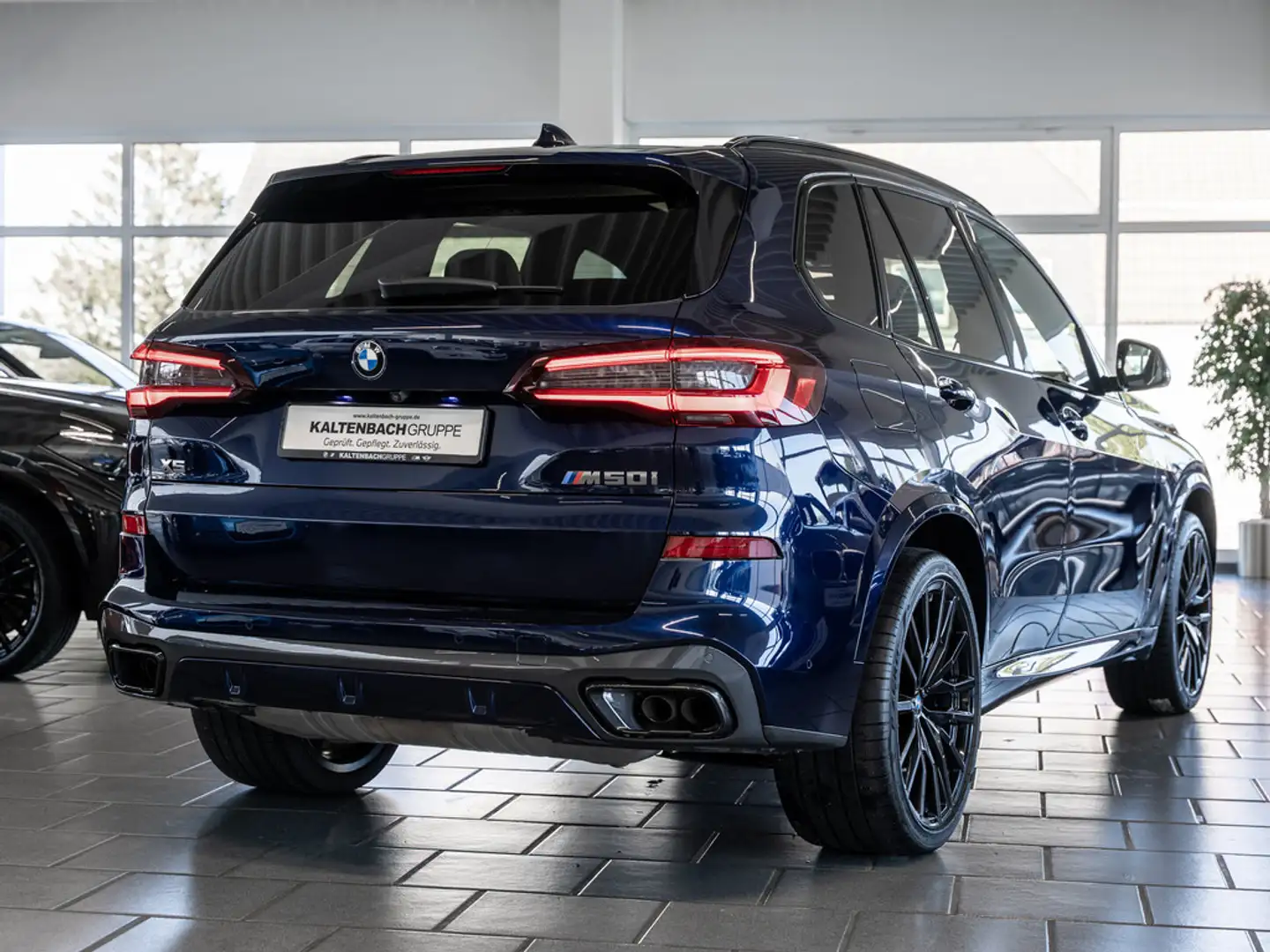 BMW X5 M 50i PANO AHK HUD 360° LASER LED ACC W-LAN Modrá - 2
