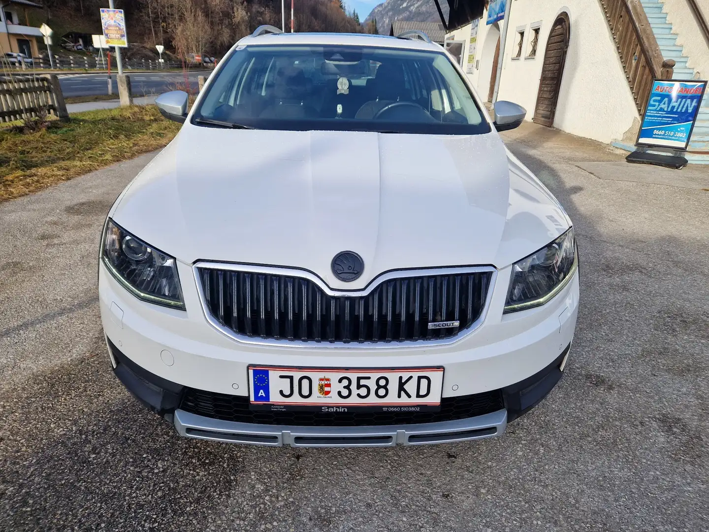 Skoda Octavia Scout 4x4 Weiß - 2
