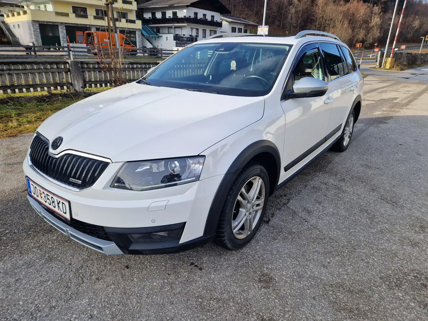 Skoda Octavia Scout 4x4 Weiß - 1