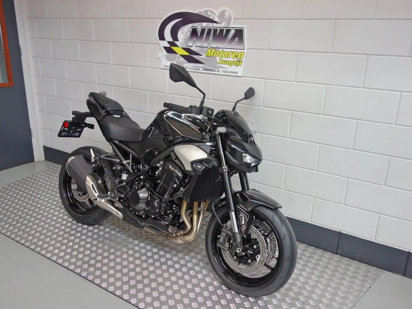 Kawasaki Z 900 Negro - 2