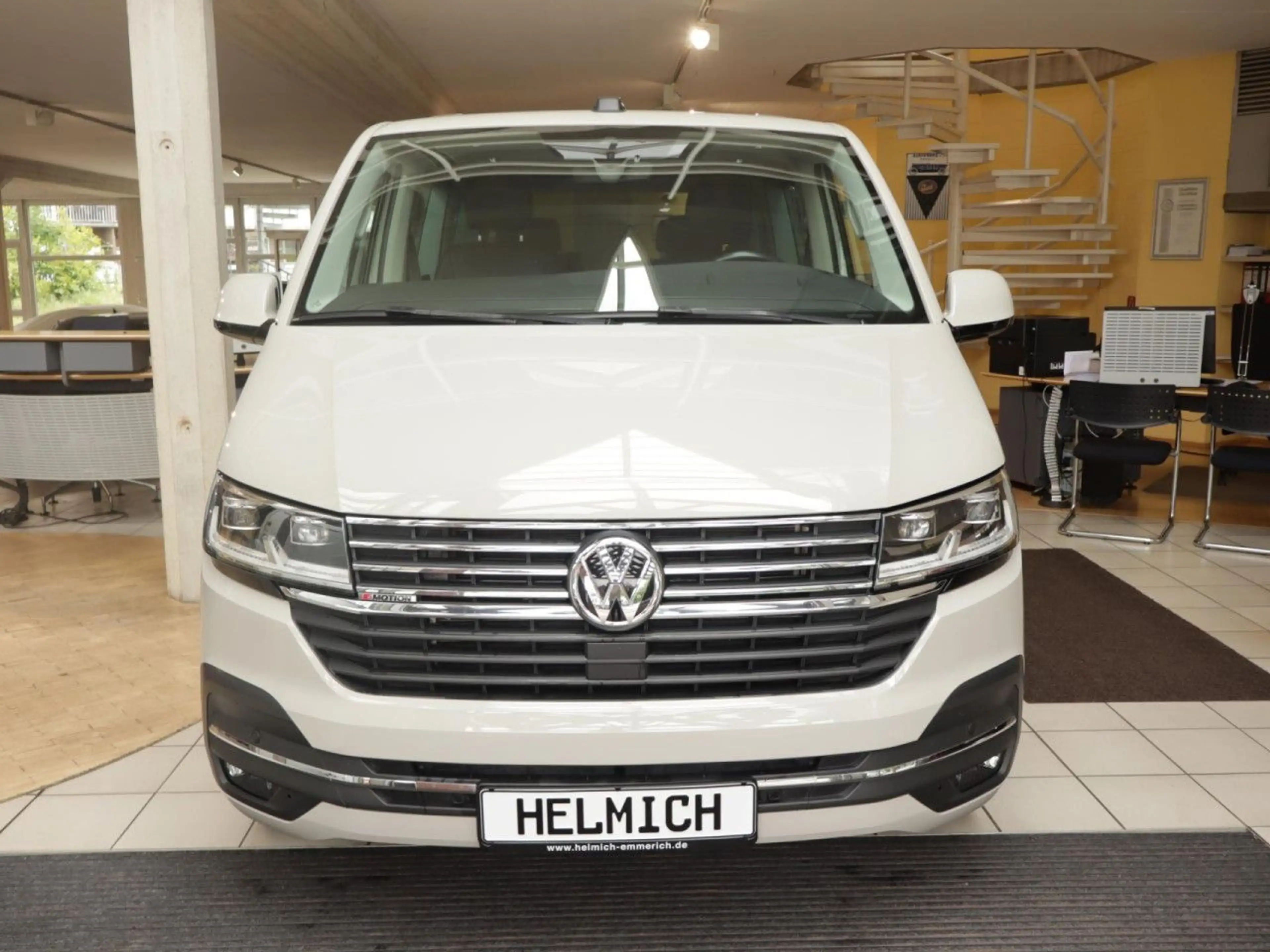 Volkswagen T6.1 Multivan 2.0 TDI 4Motion Highline DSG AHK LED — photo 2