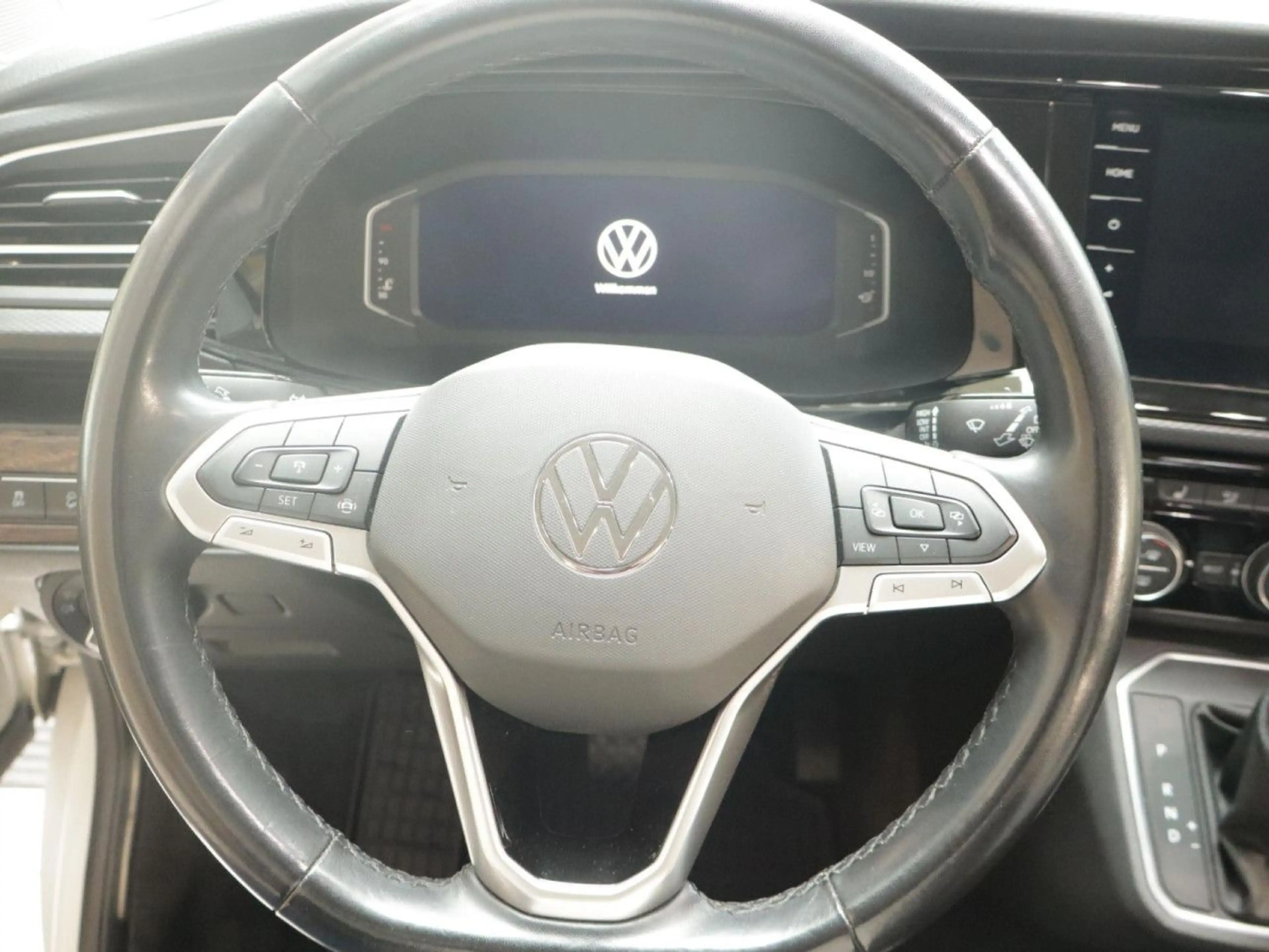 Volkswagen T6.1 Multivan 2.0 TDI 4Motion Highline DSG AHK LED — photo 14