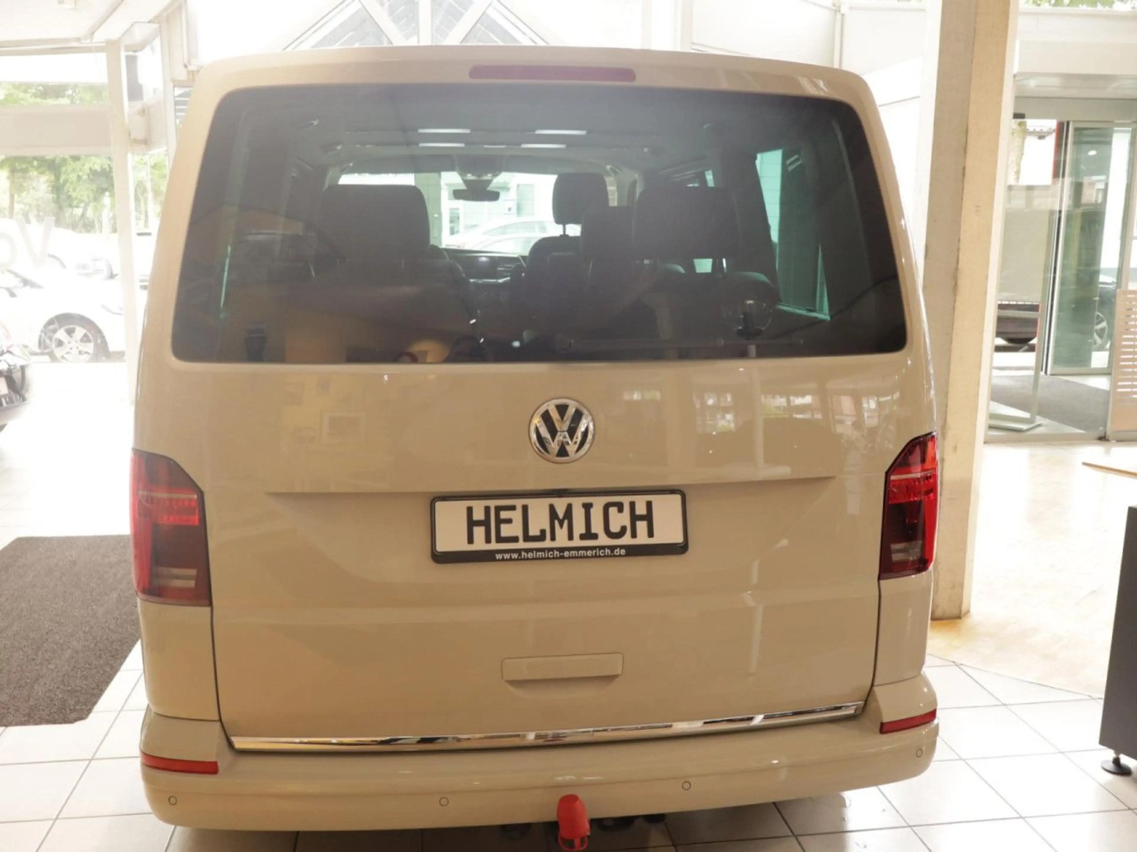 Volkswagen T6.1 Multivan 2.0 TDI 4Motion Highline DSG AHK LED — photo 8