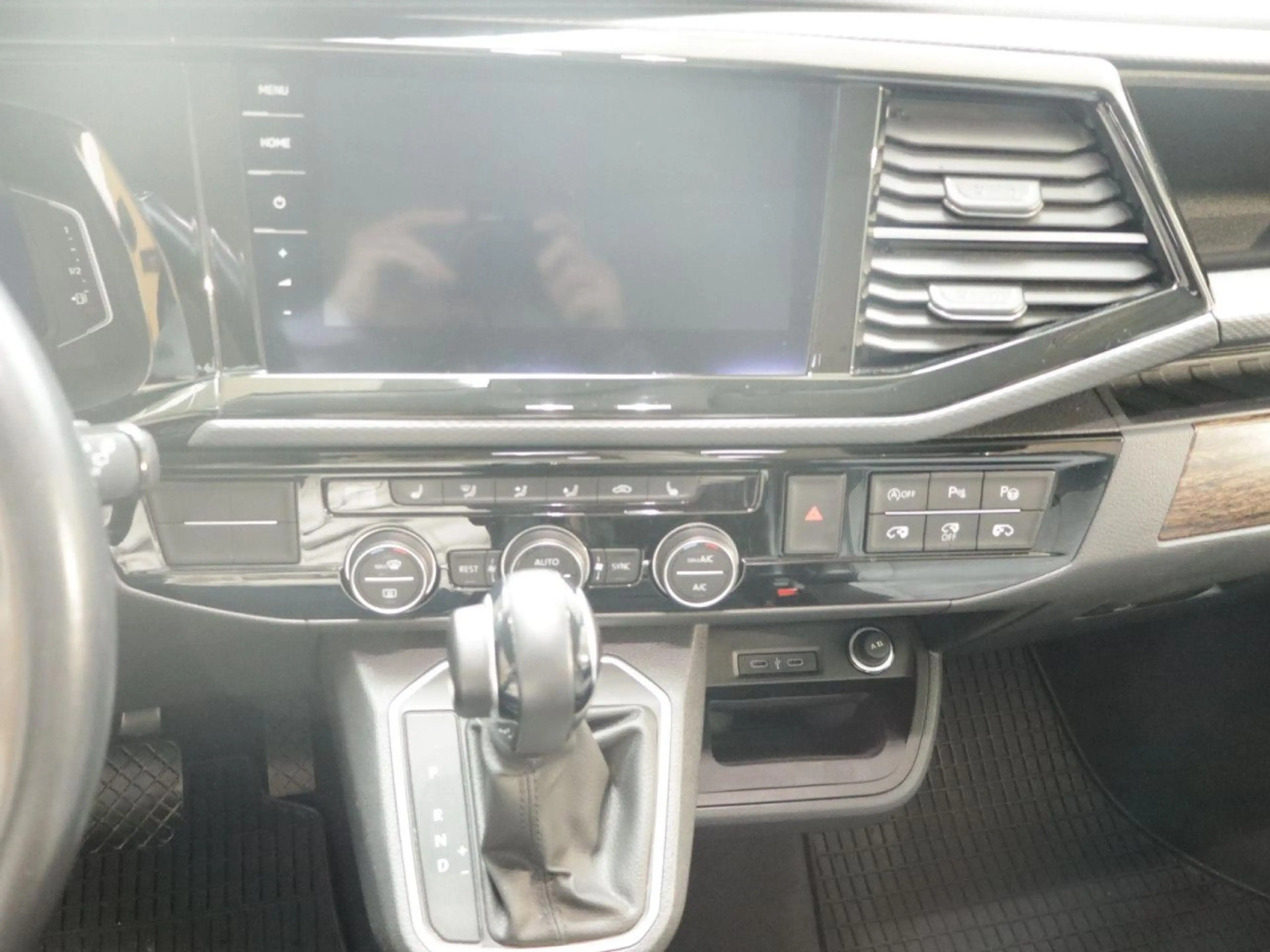 Volkswagen T6.1 Multivan 2.0 TDI 4Motion Highline DSG AHK LED — photo 15