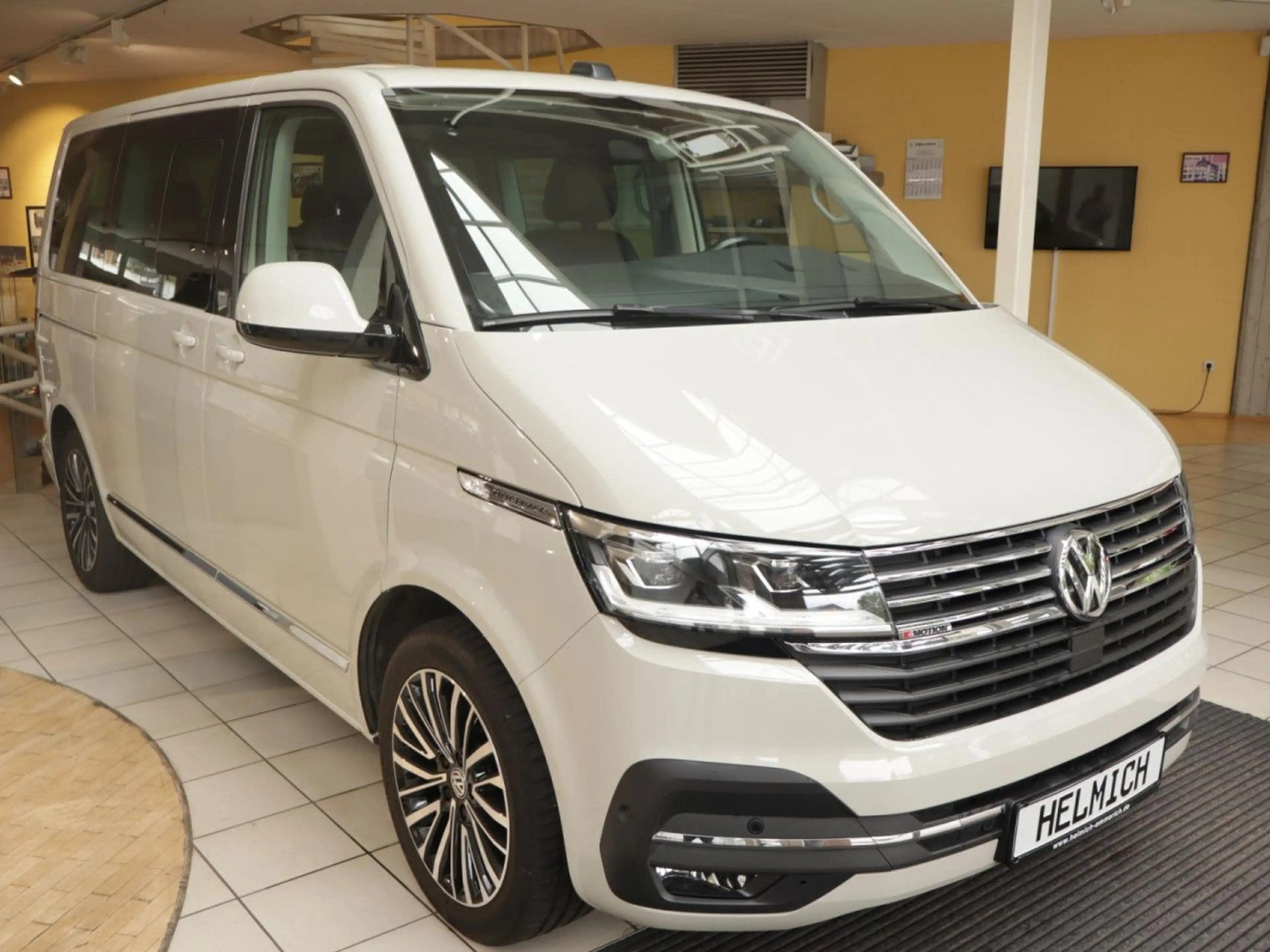 Volkswagen T6.1 Multivan 2.0 TDI 4Motion Highline DSG AHK LED — photo 4