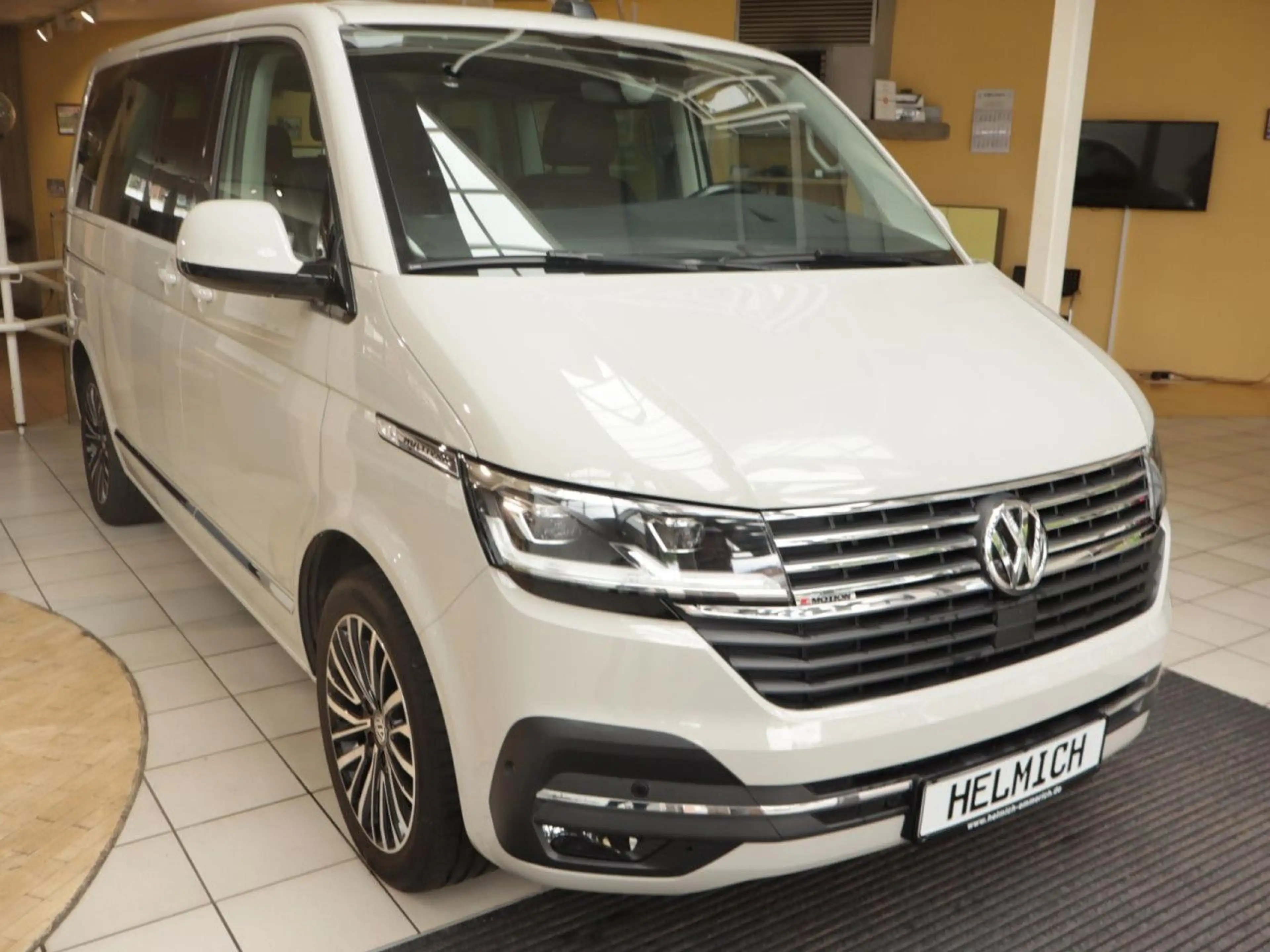 Volkswagen T6.1 Multivan 2.0 TDI 4Motion Highline DSG AHK LED — photo 5