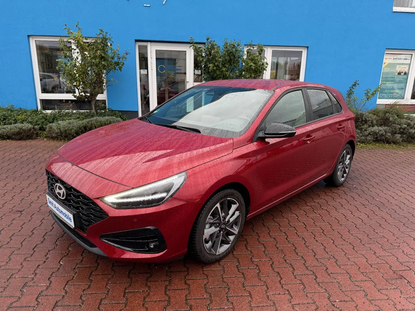 Hyundai i30 Advantage Automatik Rouge - 1