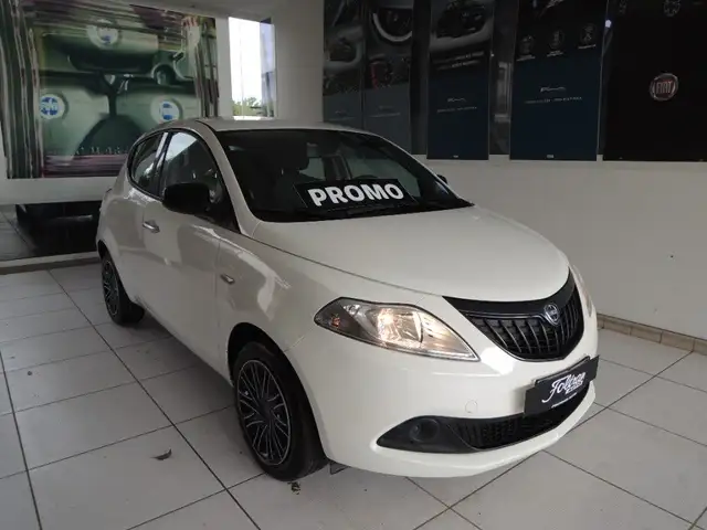 Lancia Ypsilon 1.0 FireFly 5 porte S&S Hybrid Silver