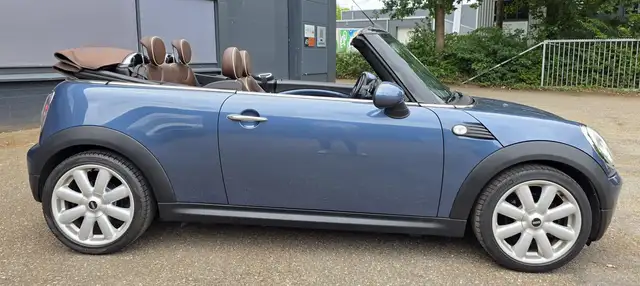 Mini Convertible view 3