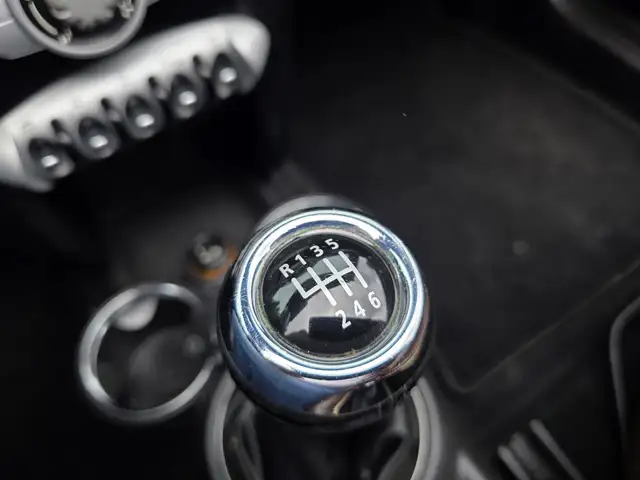 Mini Convertible view 14