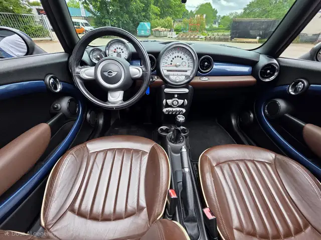 Mini Convertible view 6
