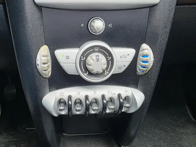 Mini Convertible view 12
