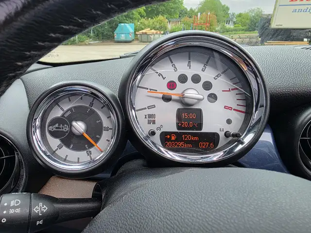 Mini Convertible view 10