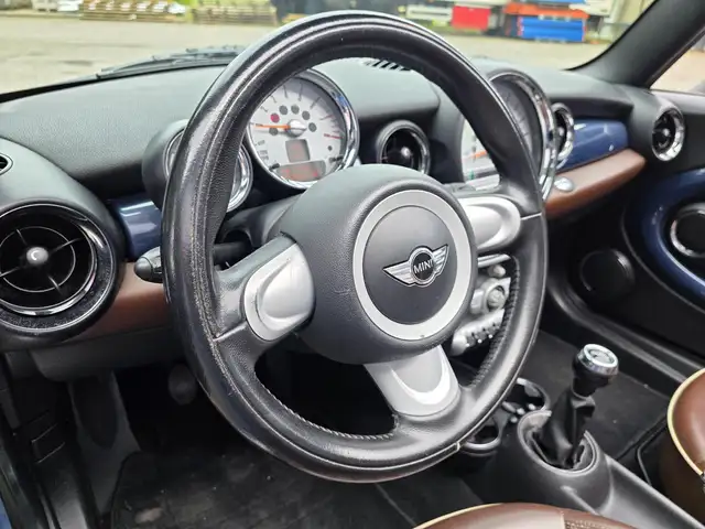 Mini Convertible view 9