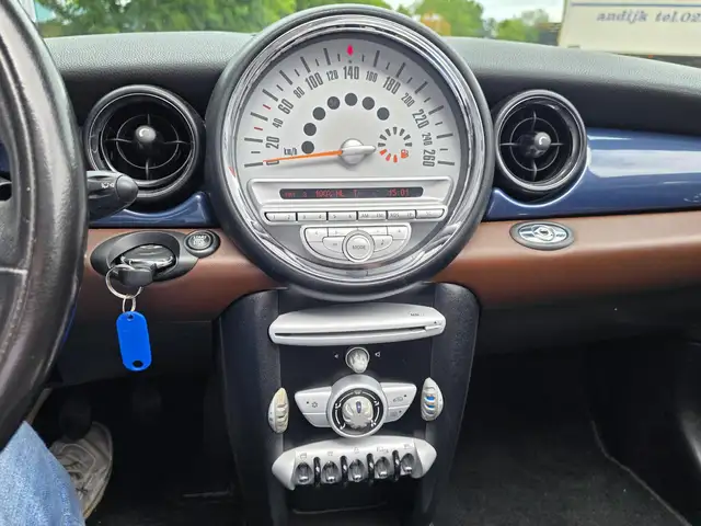 Mini Convertible view 11