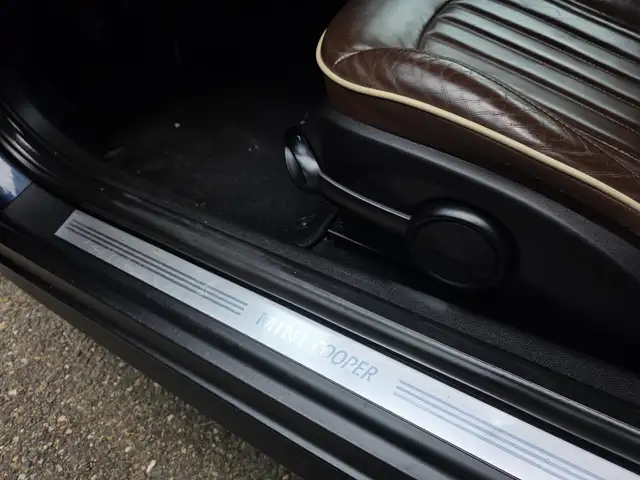 Mini Convertible view 15