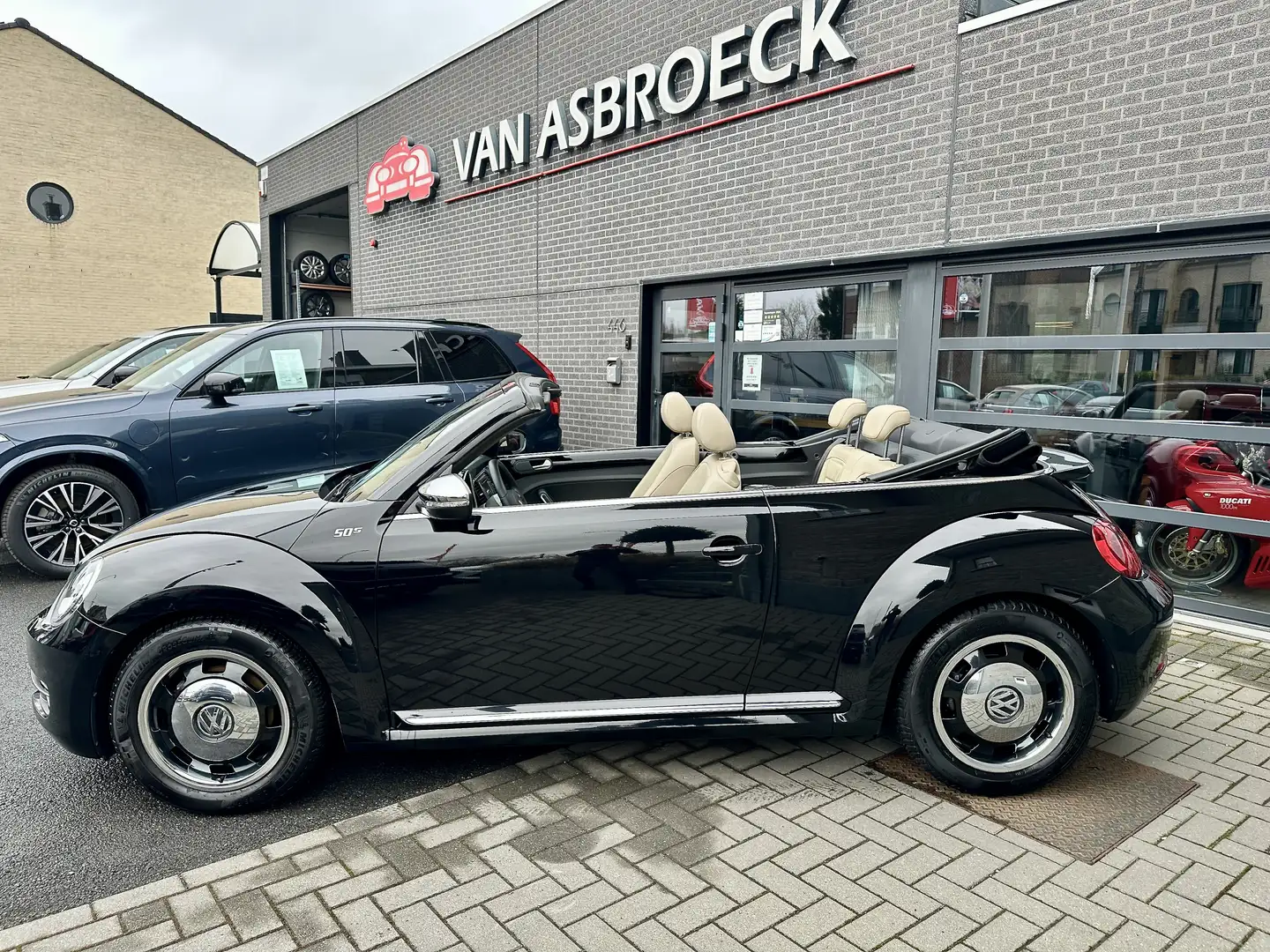 Volkswagen Beetle Beetle Cabriolet 1.4 TSI Design 50s 34.000 km*FULL Noir - 2