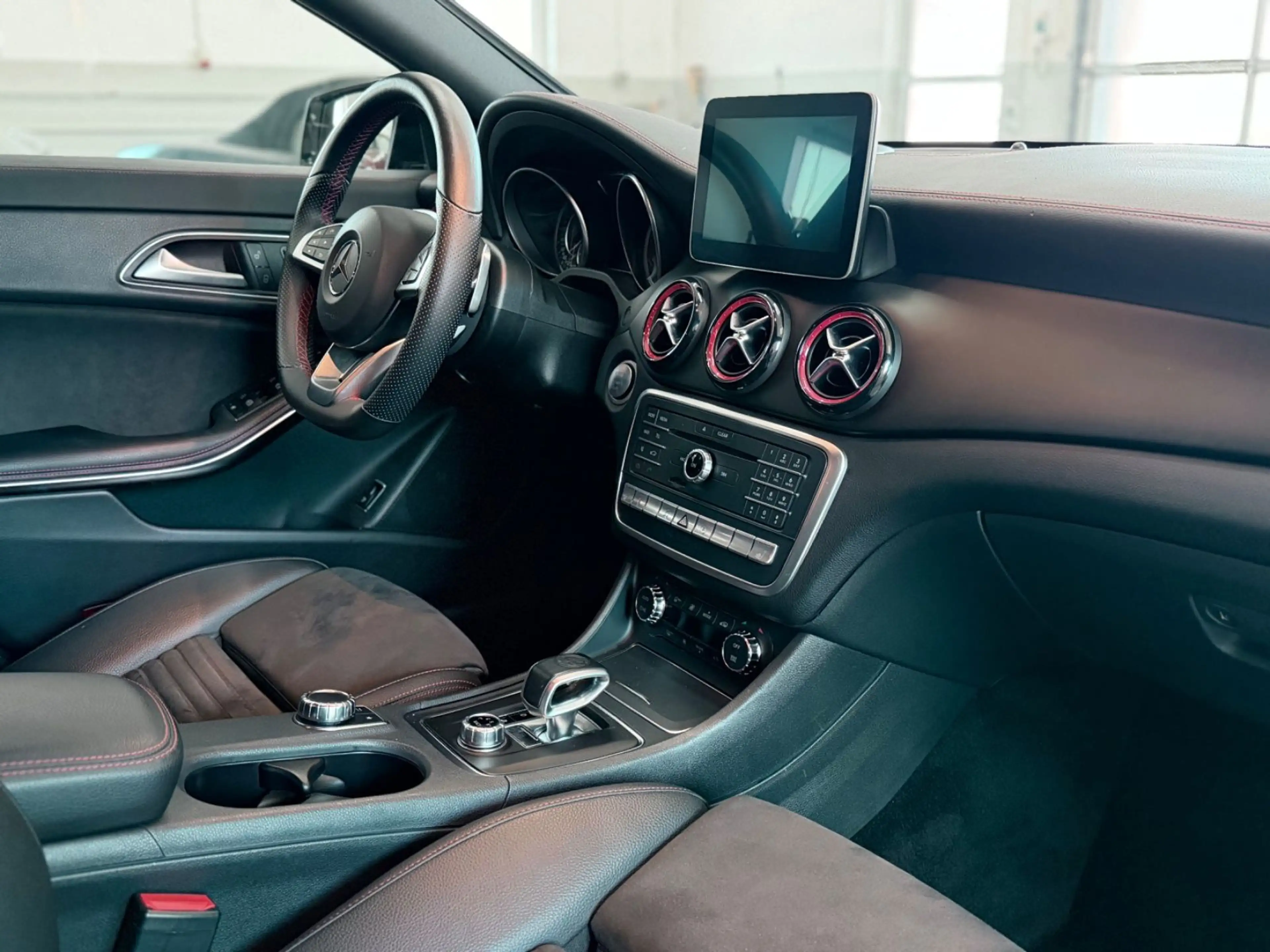 Mercedes-Benz CLA 45 AMG Mercedes-AMG CLA 45 4MATIC DCT — photo 13