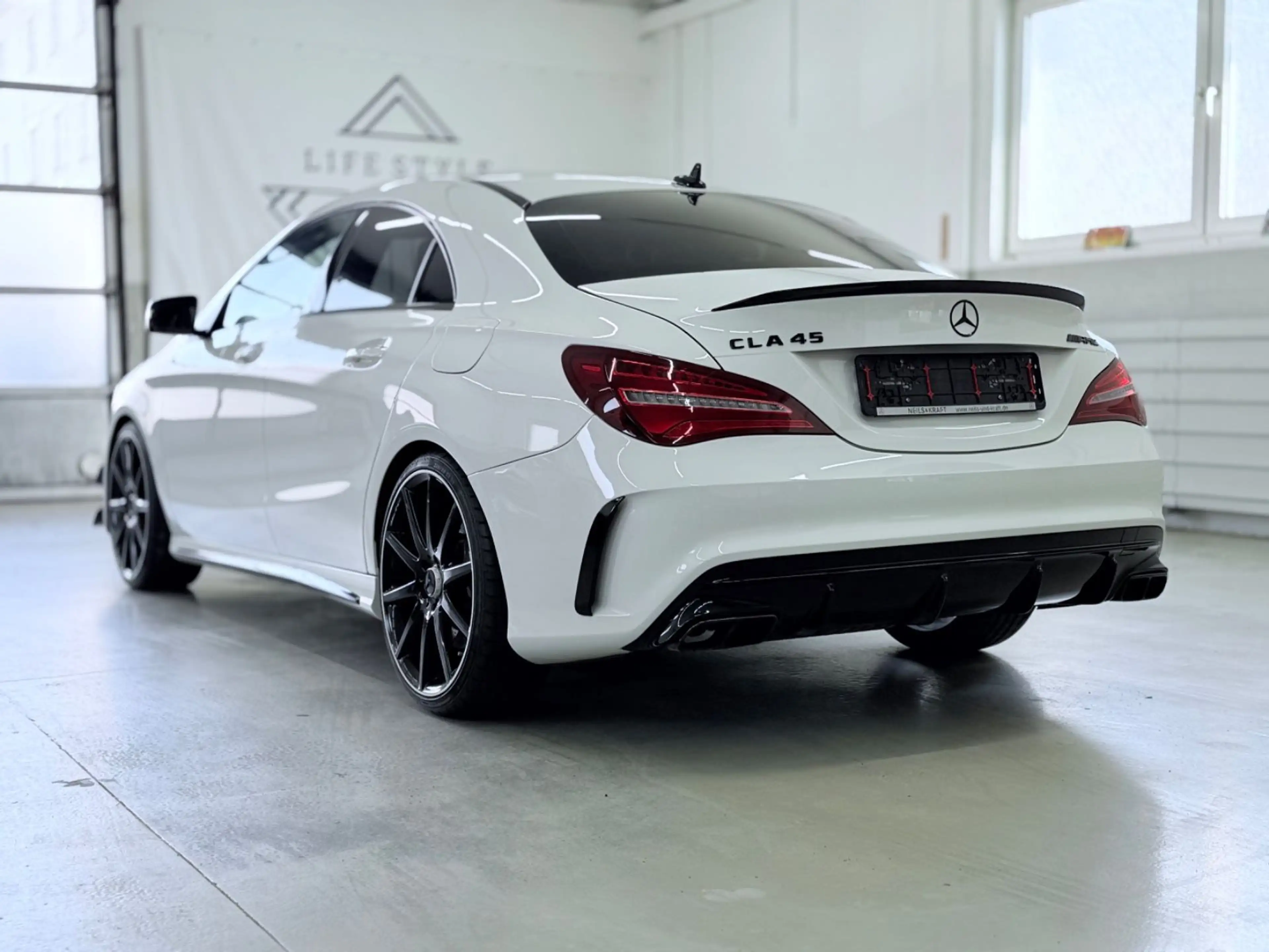 Mercedes-Benz CLA 45 AMG Mercedes-AMG CLA 45 4MATIC DCT — photo 8