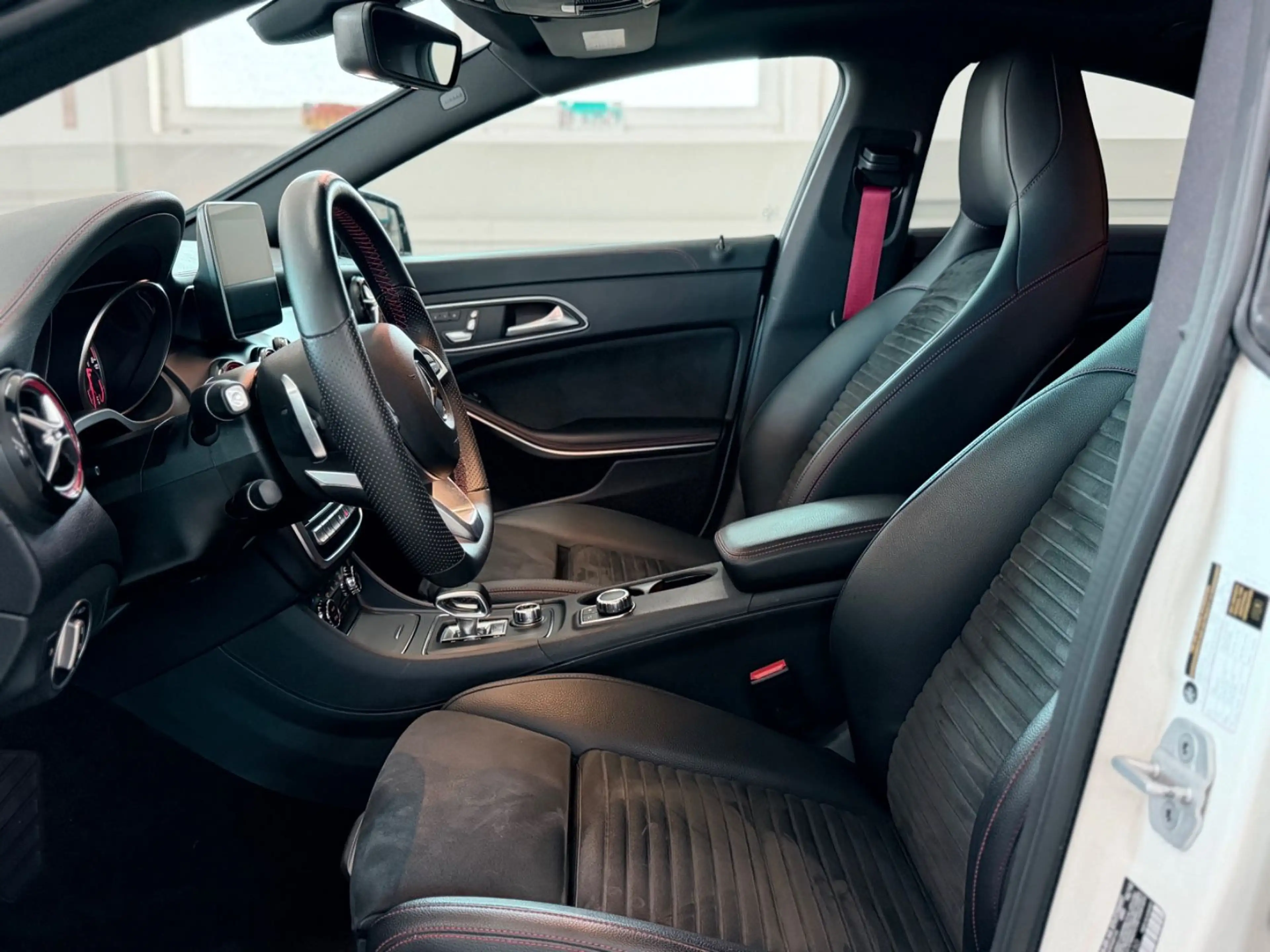 Mercedes-Benz CLA 45 AMG Mercedes-AMG CLA 45 4MATIC DCT — photo 12