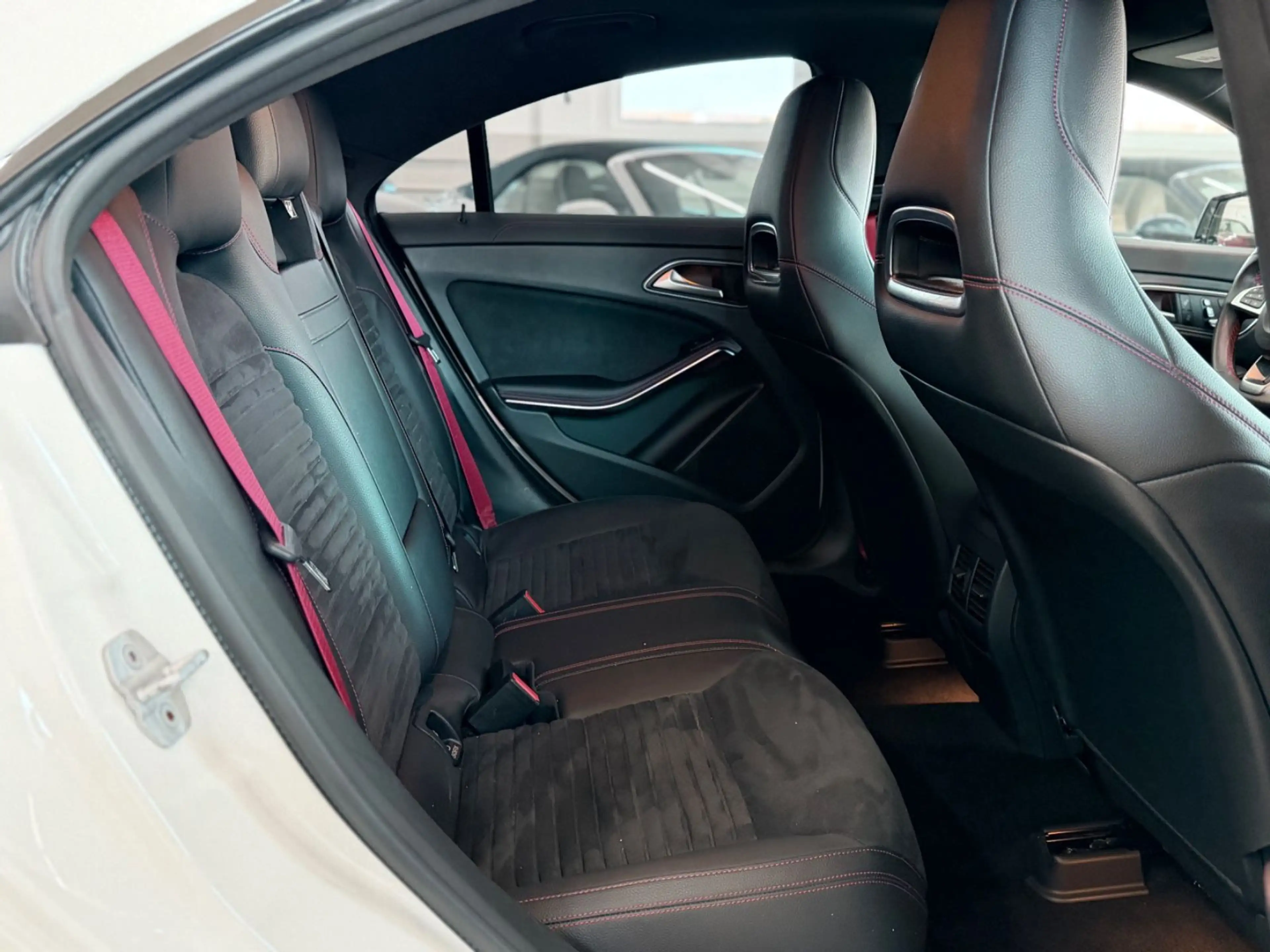 Mercedes-Benz CLA 45 AMG Mercedes-AMG CLA 45 4MATIC DCT — photo 15