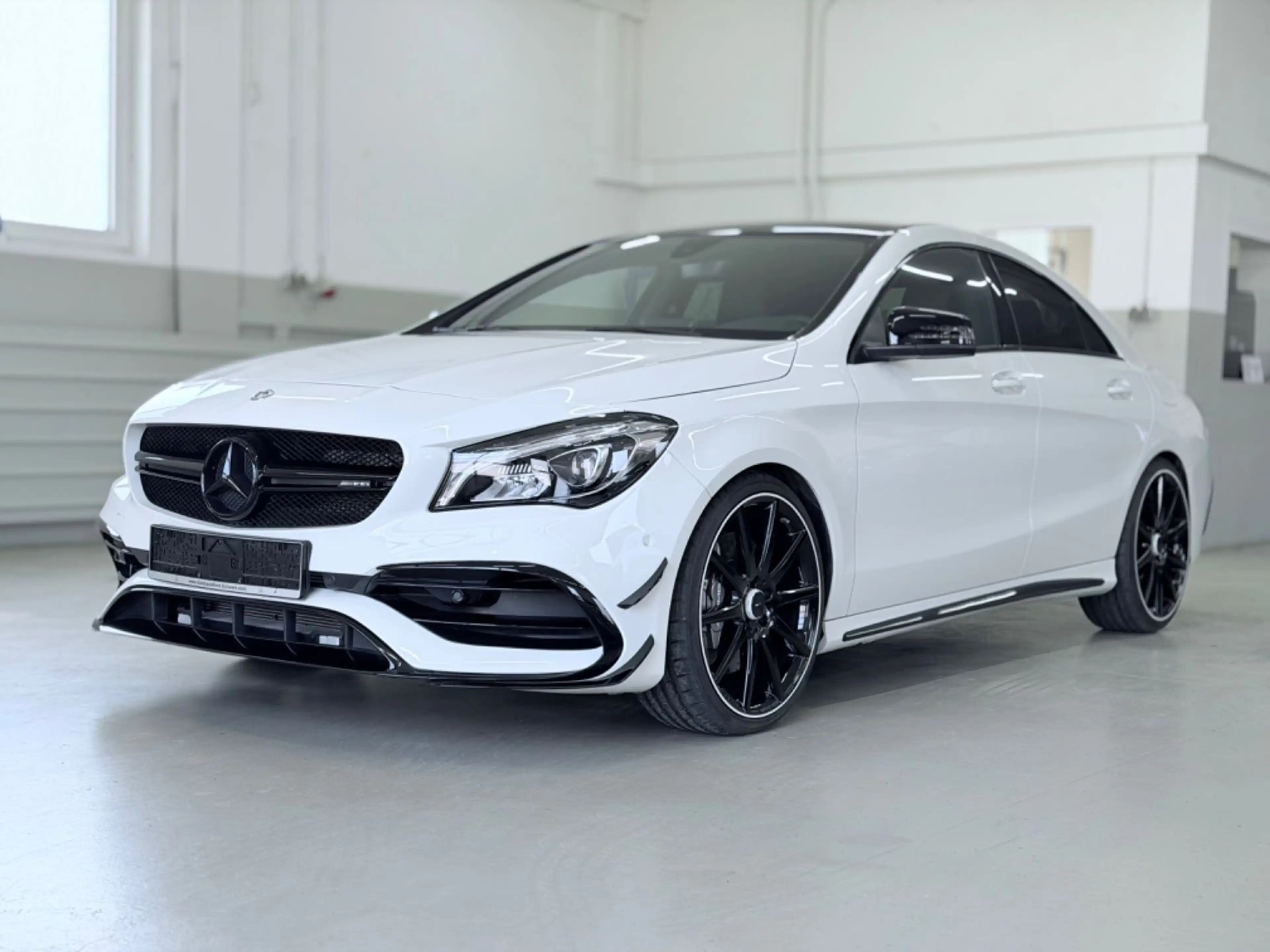 Mercedes-Benz CLA 45 AMG Mercedes-AMG CLA 45 4MATIC DCT